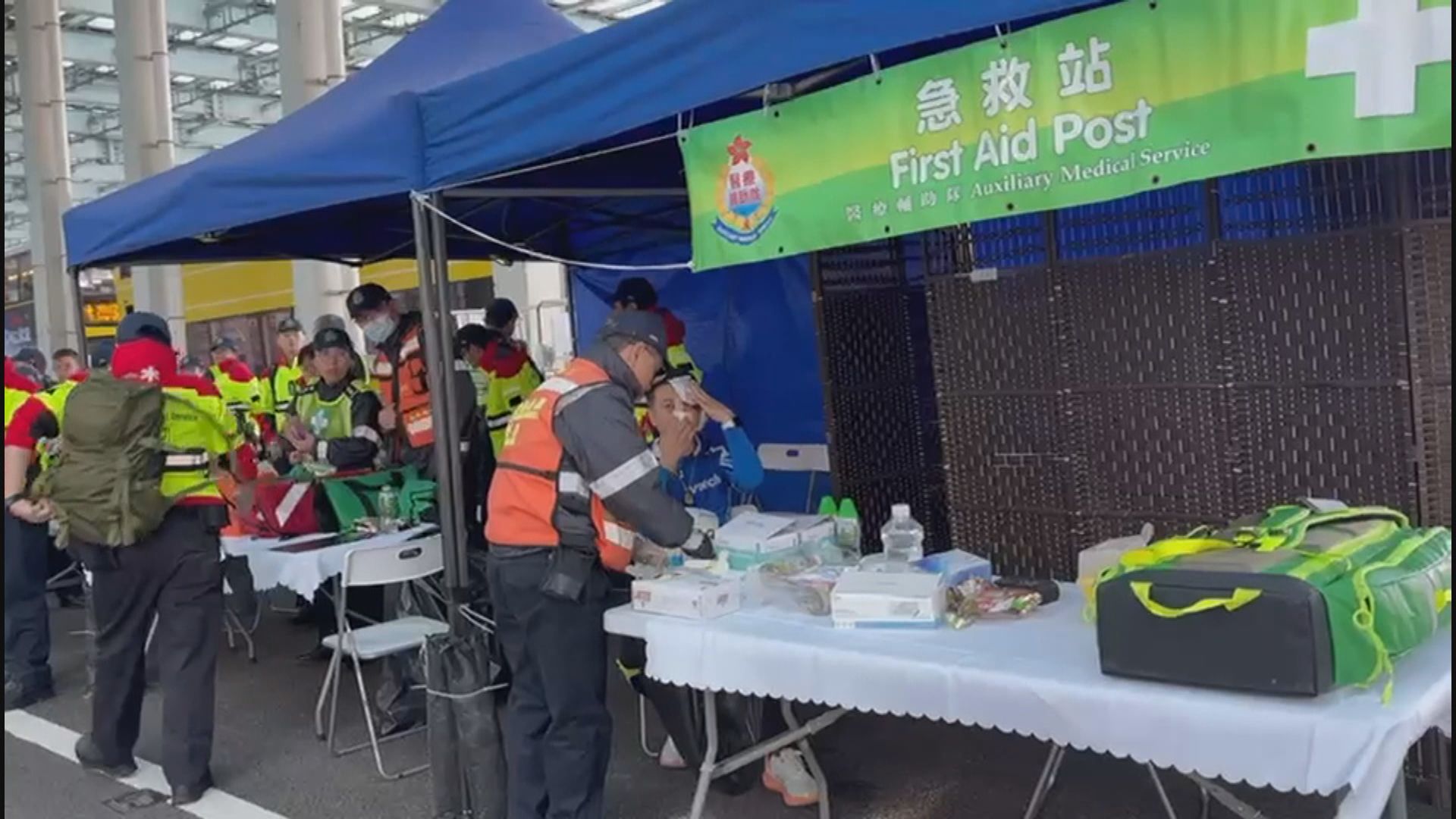 香港馬拉松｜至少十名跑手受傷　有男傷者昏迷送院需用自動心外壓機