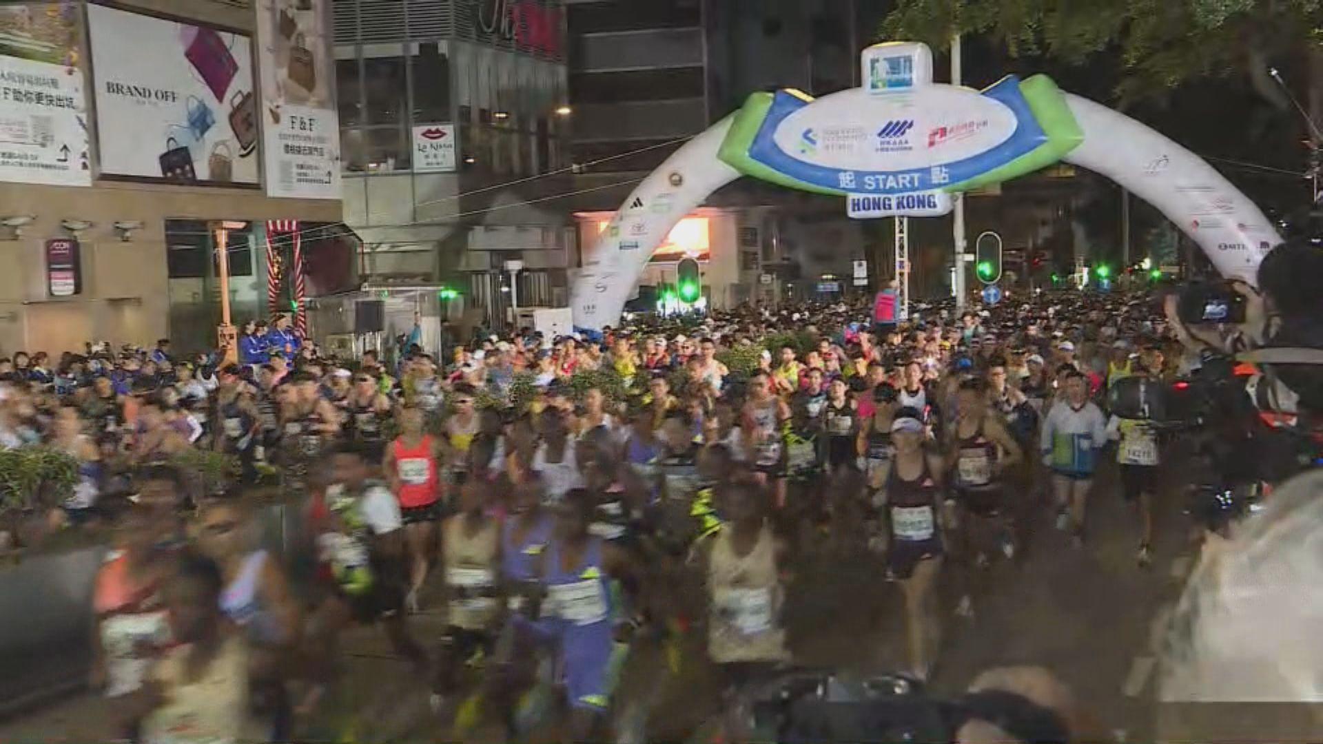 香港馬拉松今早舉行　全馬挑戰組開跑