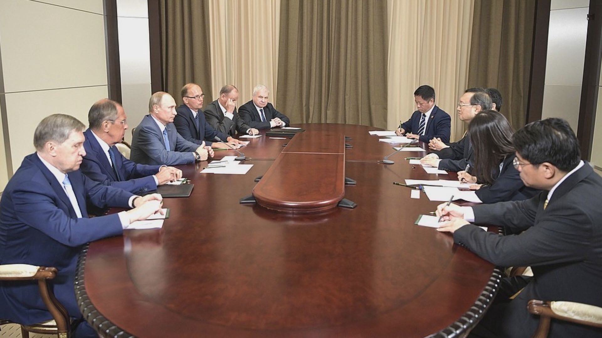 普京接見政治局委員楊潔篪