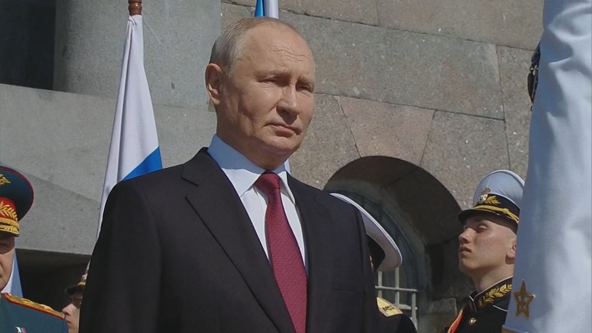 普京在聖彼得堡出席海軍節閱兵