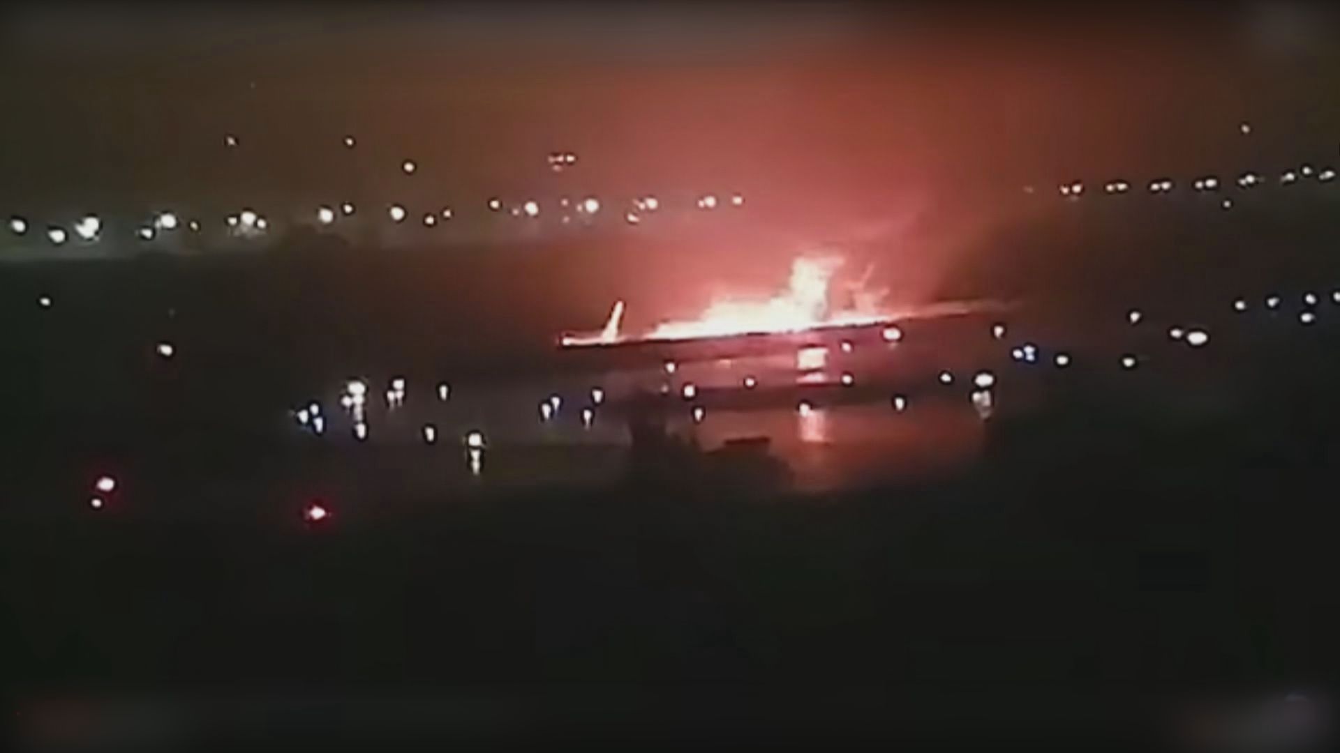 俄羅斯索契有客機滑出跑道並起火　18人傷