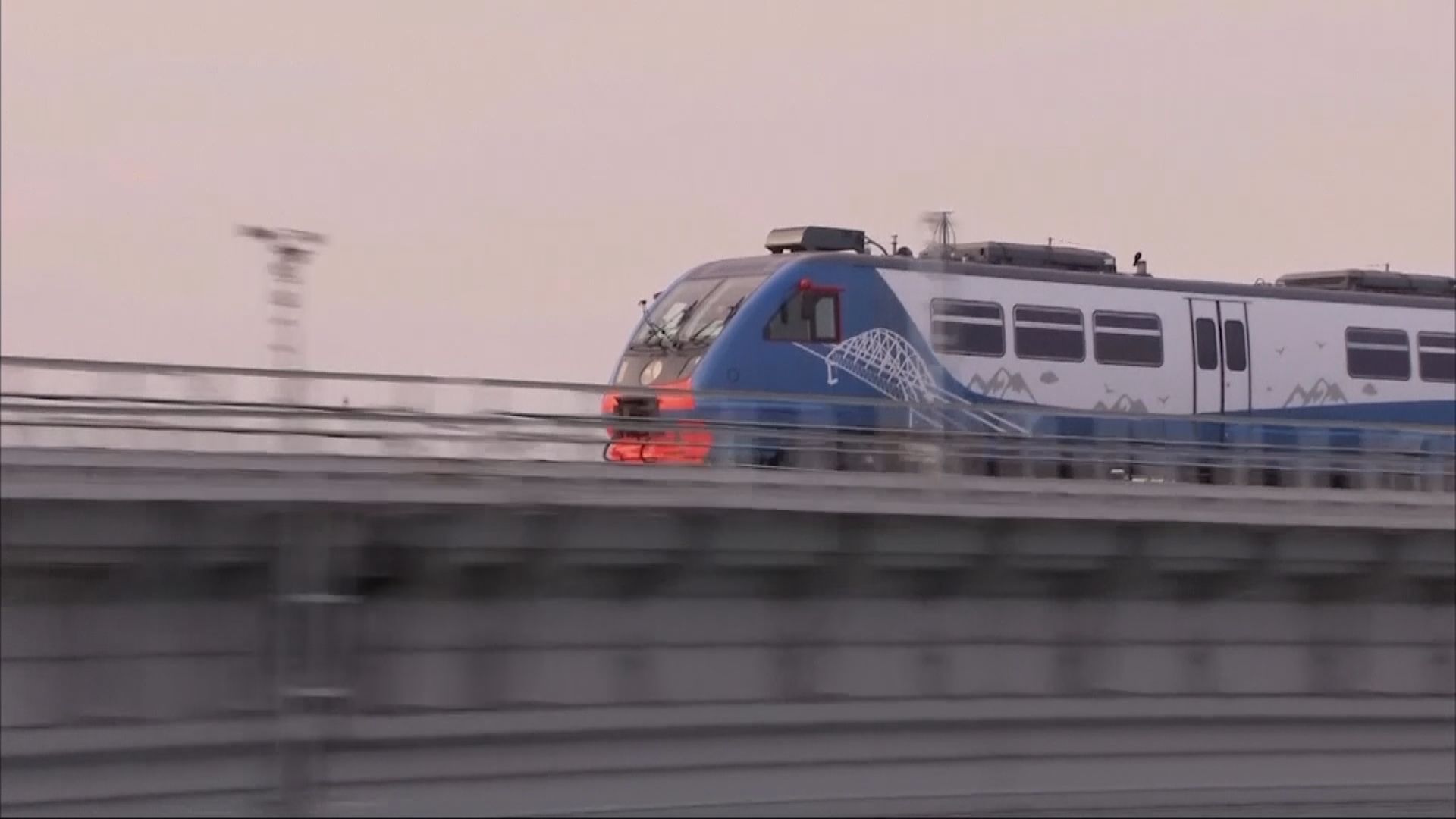 普京主持克里米亞鐵路大橋開通儀式