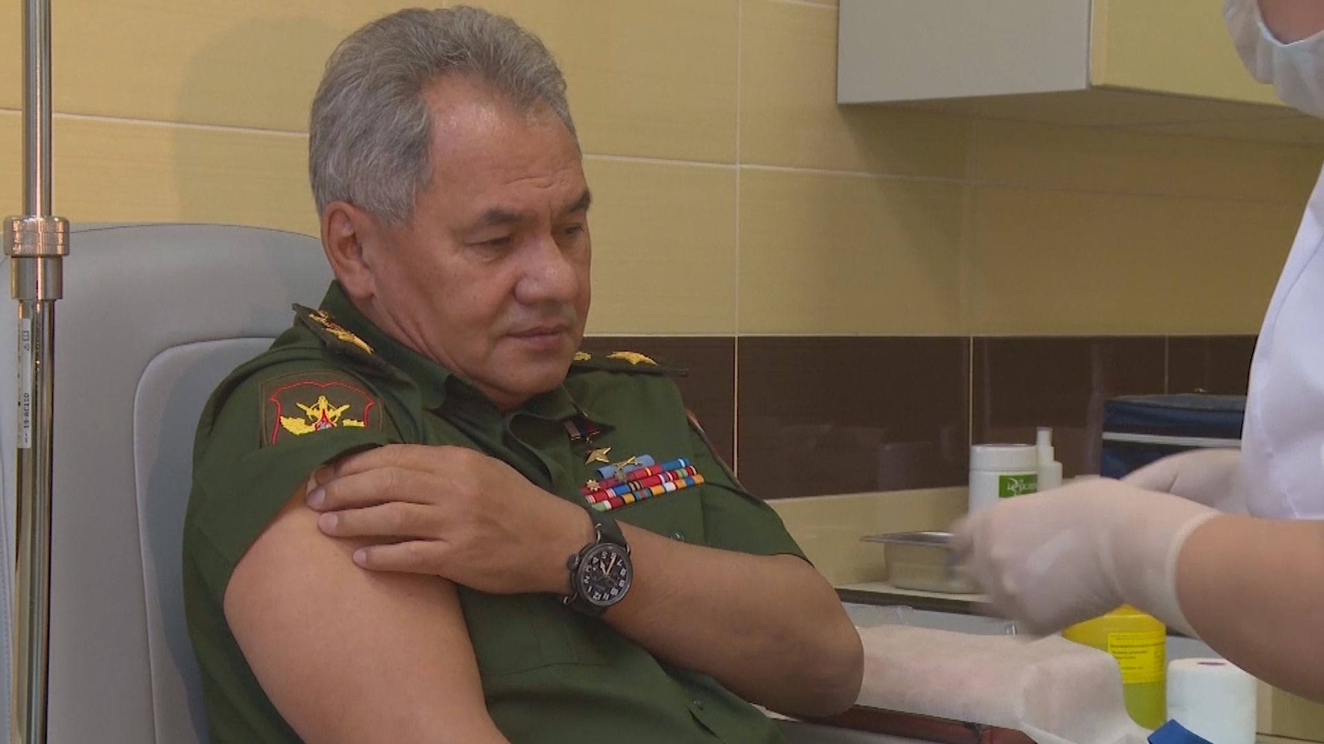 俄羅斯國防部長接種俄國首款「衛星V」新冠疫苗