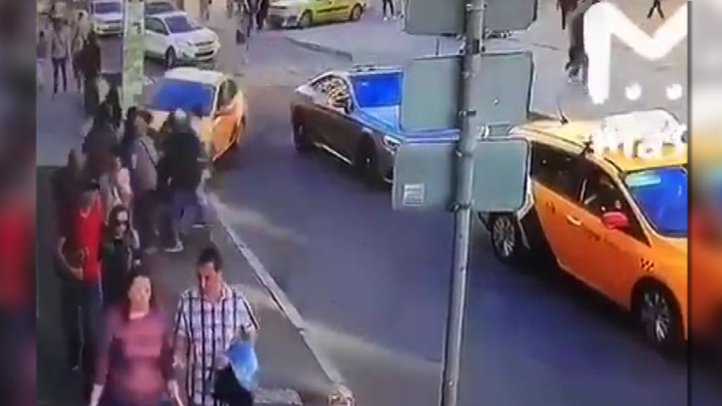 莫斯科的士司機誤踏油門撞傷世界盃球迷