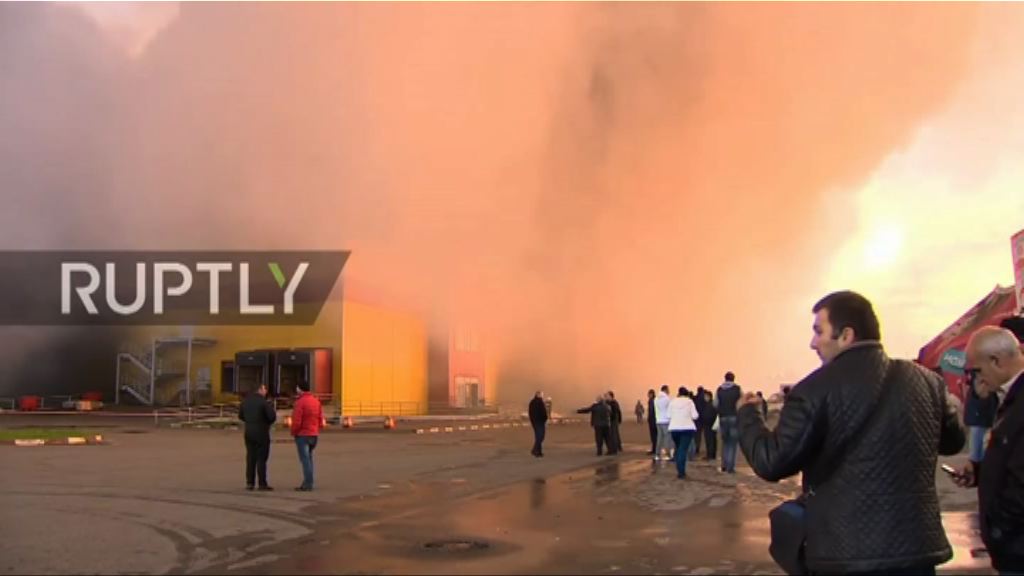 俄羅斯有建材商場大火　逾三千人疏散