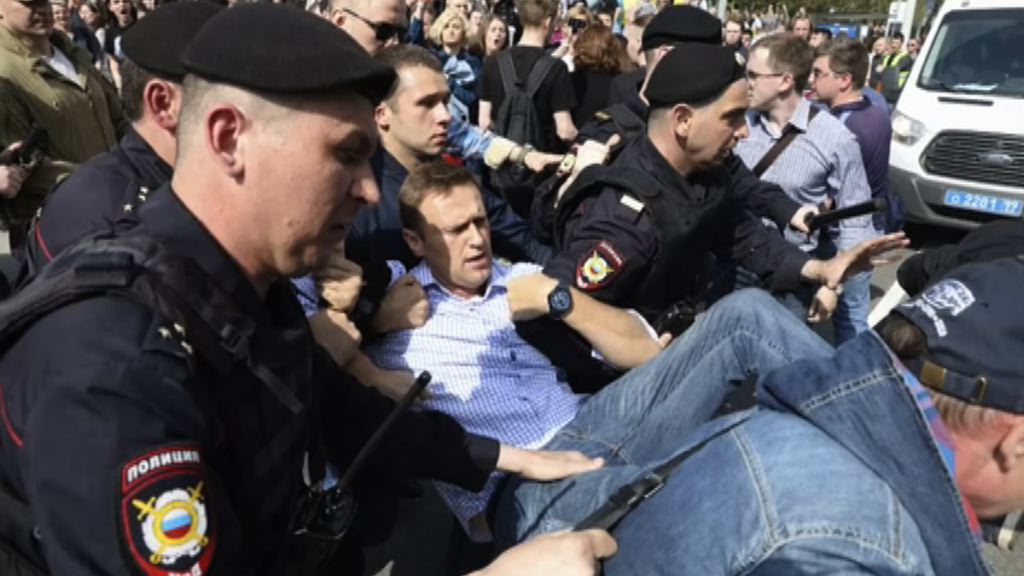 俄反對派發起反普京示威　警方扣押逾千人