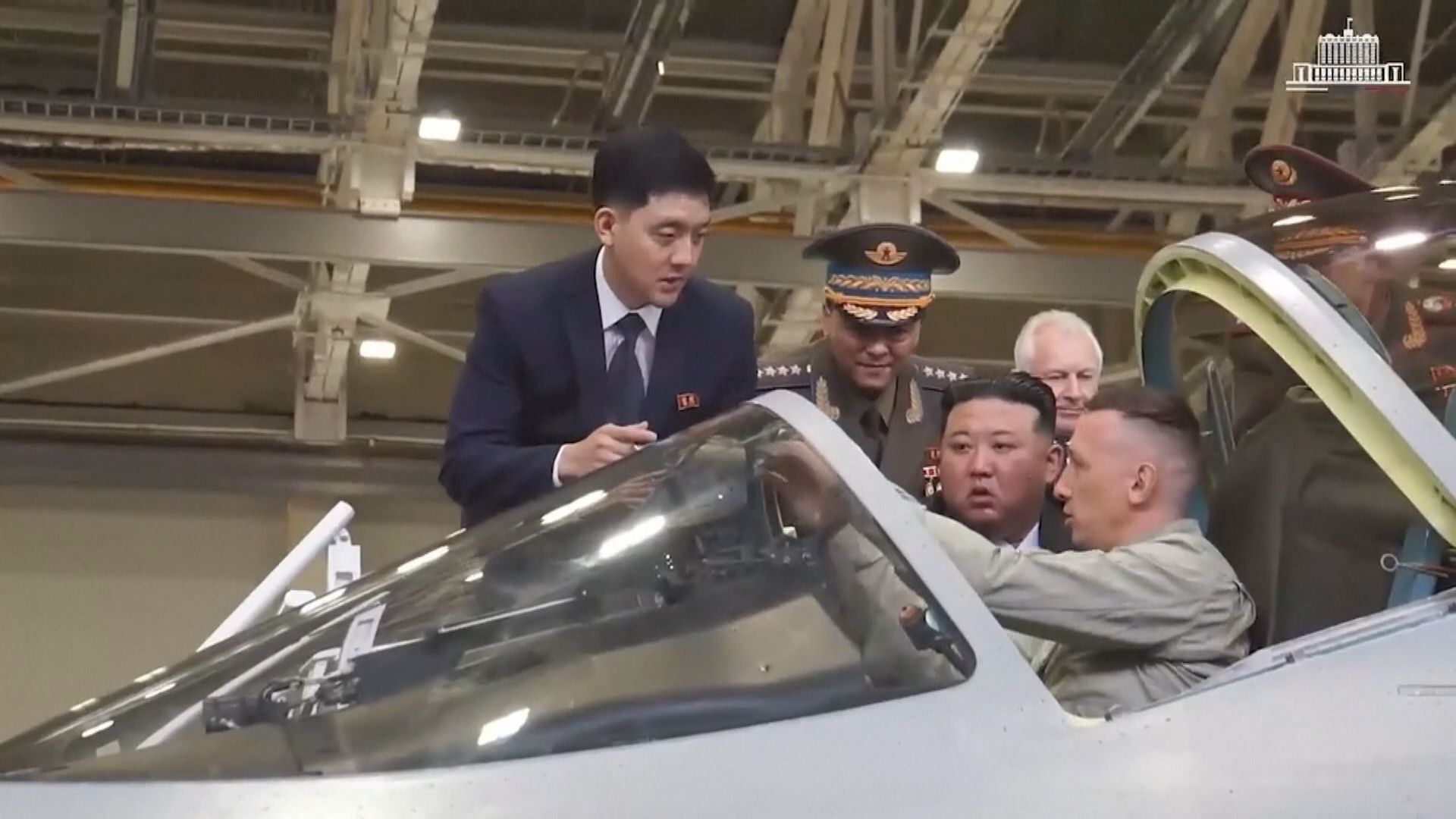 金正恩參觀俄戰機製造廠後轉赴海參崴