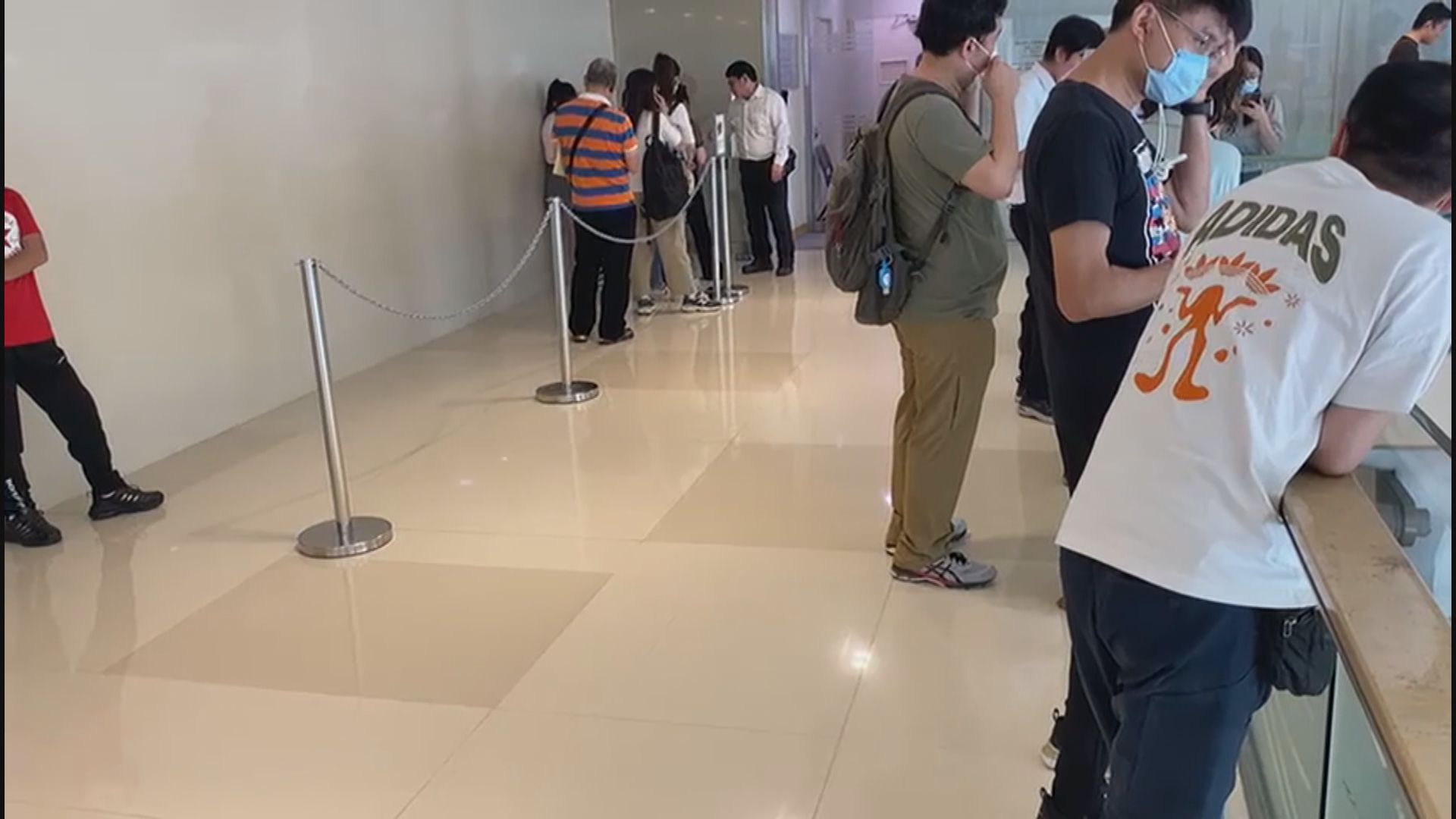 有中學教師到學位註冊組游說家長叩門