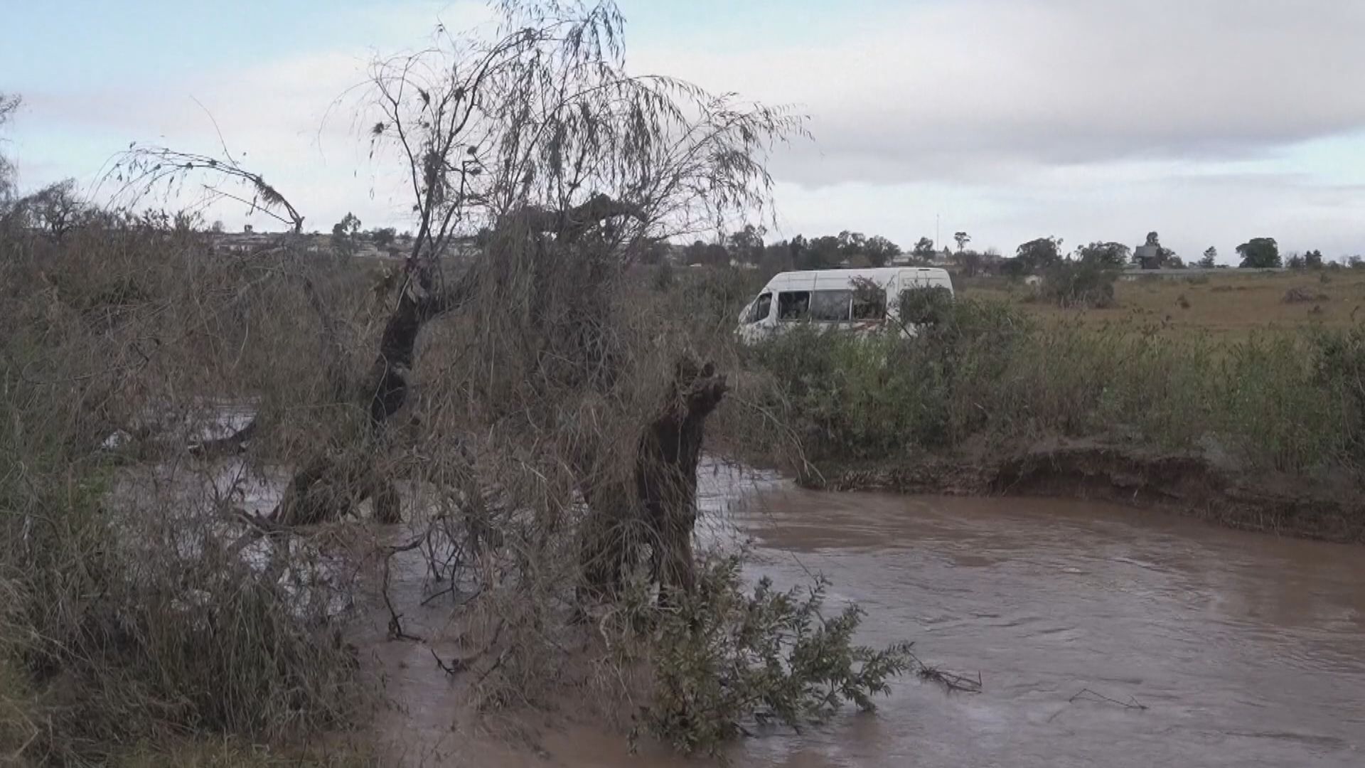南非東開普省水浸　至少49人死亡　多人失蹤
