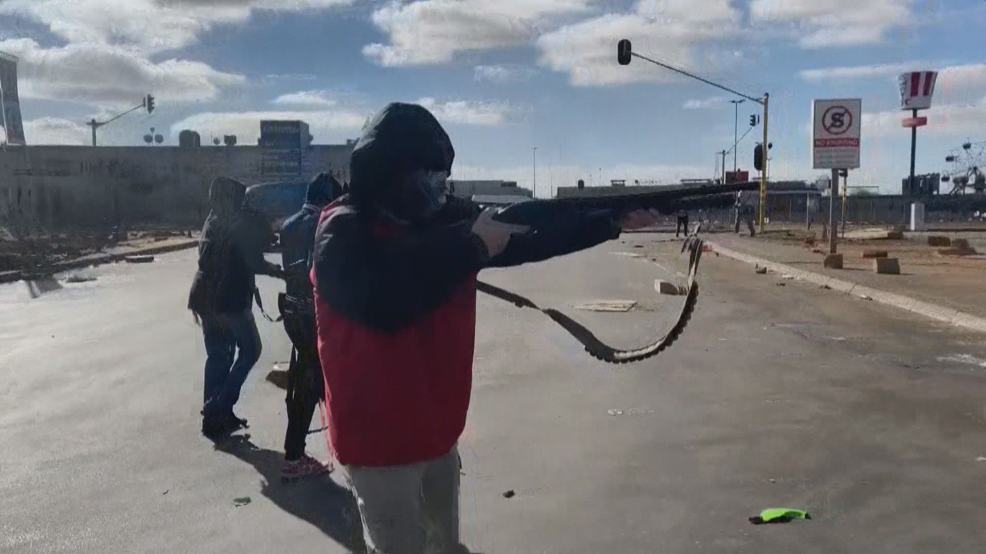 南非騷亂持續　當局出動2500名士兵助維持秩序