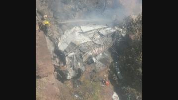 南非北部旅遊巴墜橋起火至少45人喪生