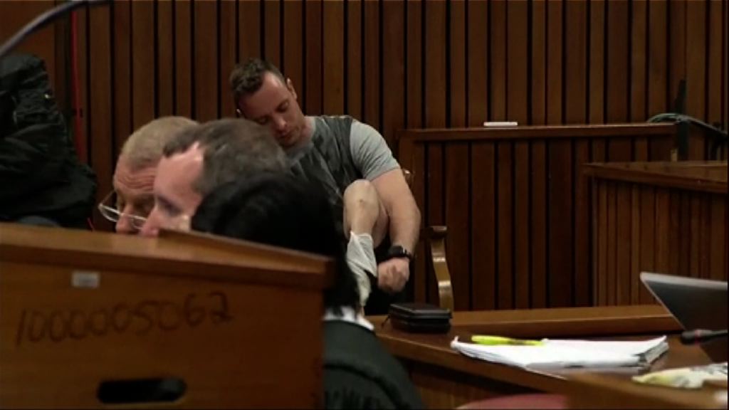 南非刀片跑手庭上首度脫義肢步行