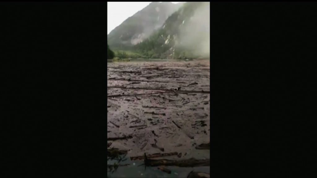 九寨溝七級地震　災民報稱仍有親友被困