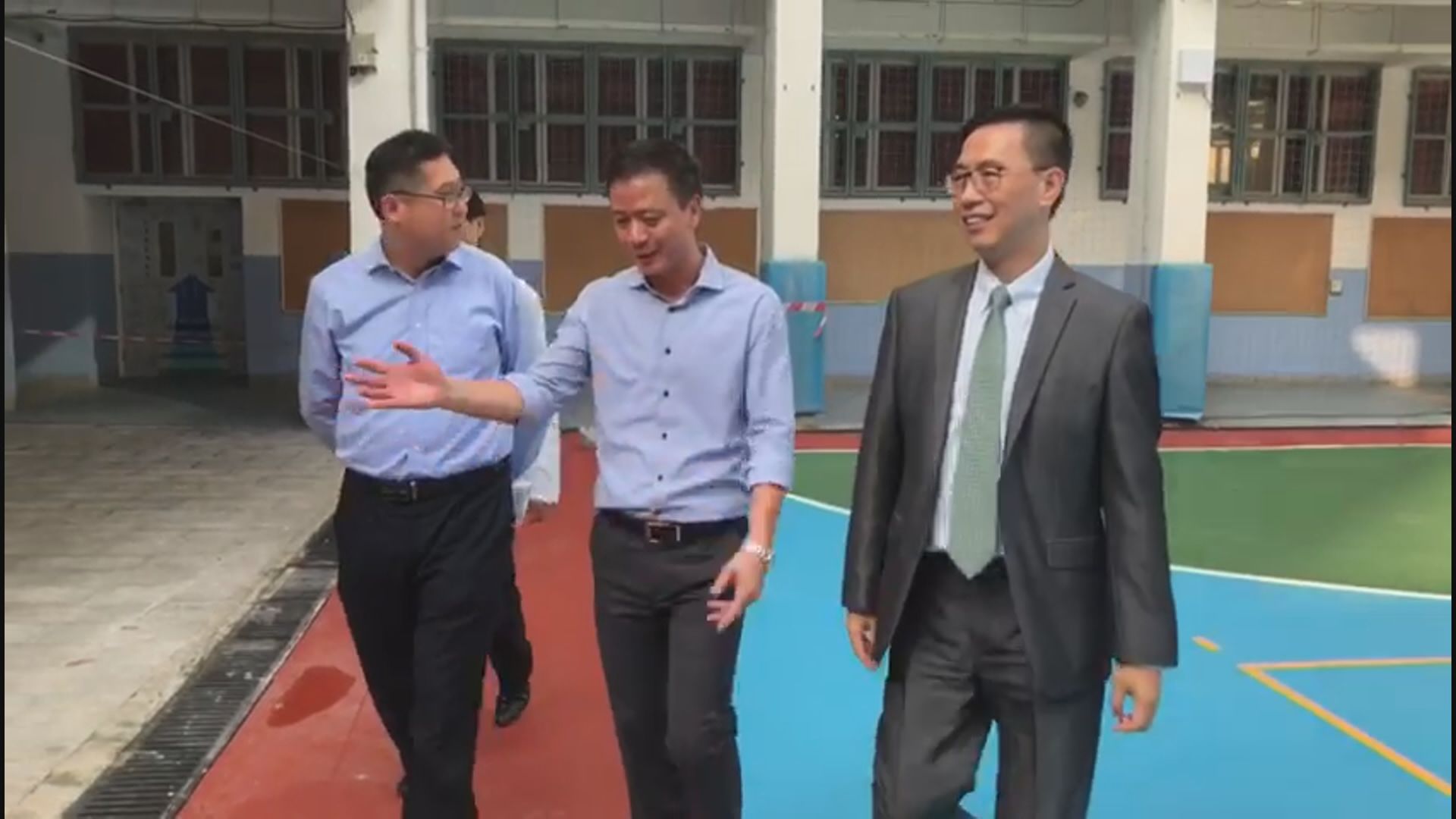 楊潤雄到黃埔視察學校的修復進度