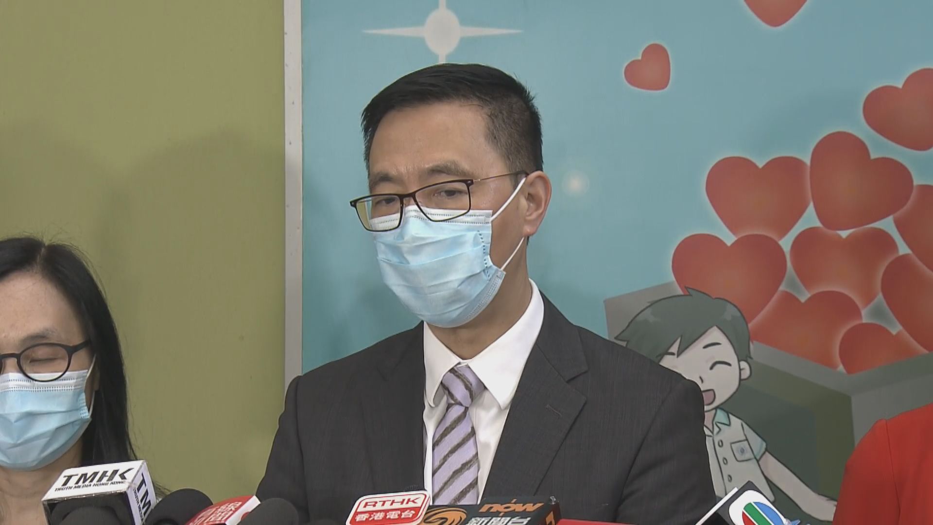 楊潤雄：暫未有學校師生達七成接種率　稍後再審視情況