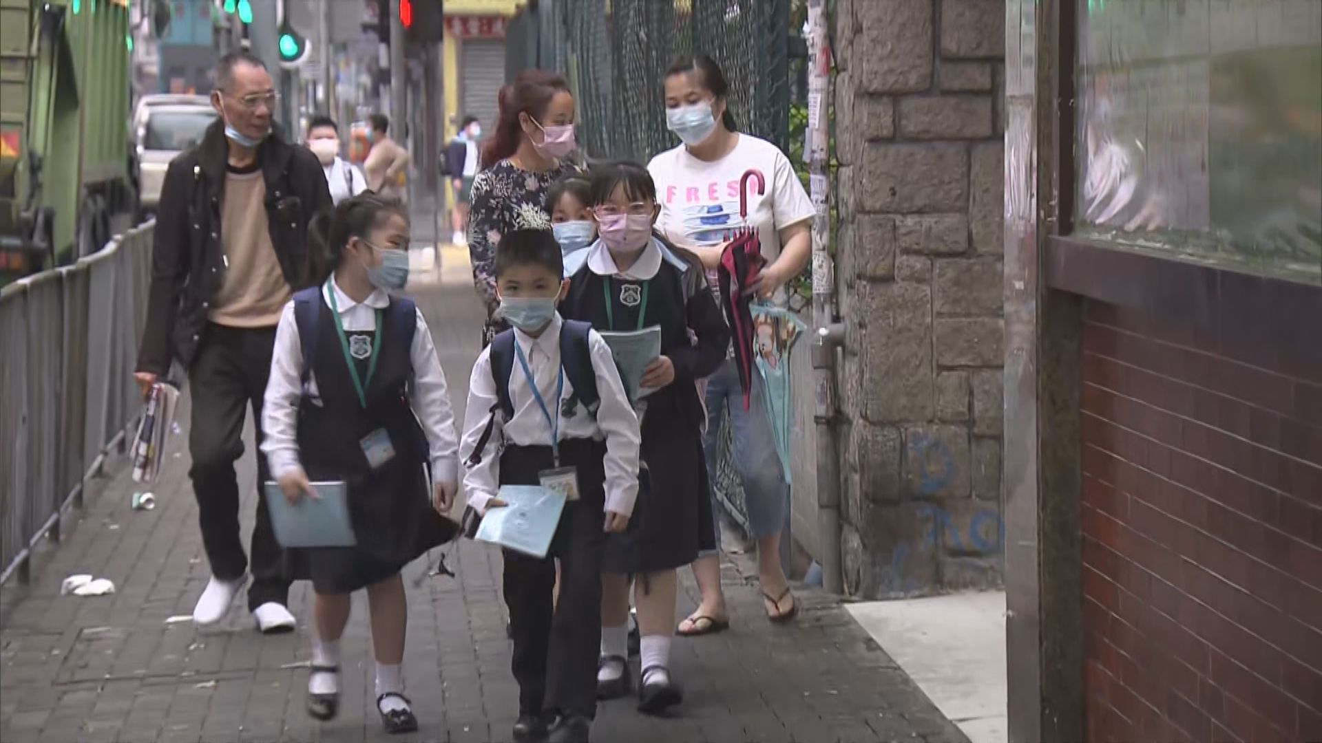 面授放寬至三分二學生　有小學分段安排全校回校上課