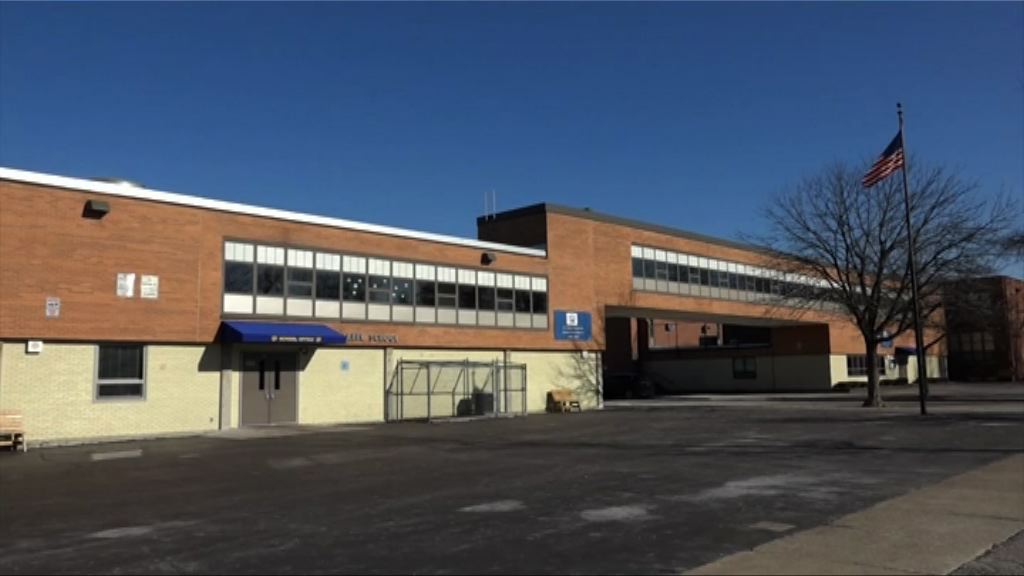 全美逾半公立學校僱用校警