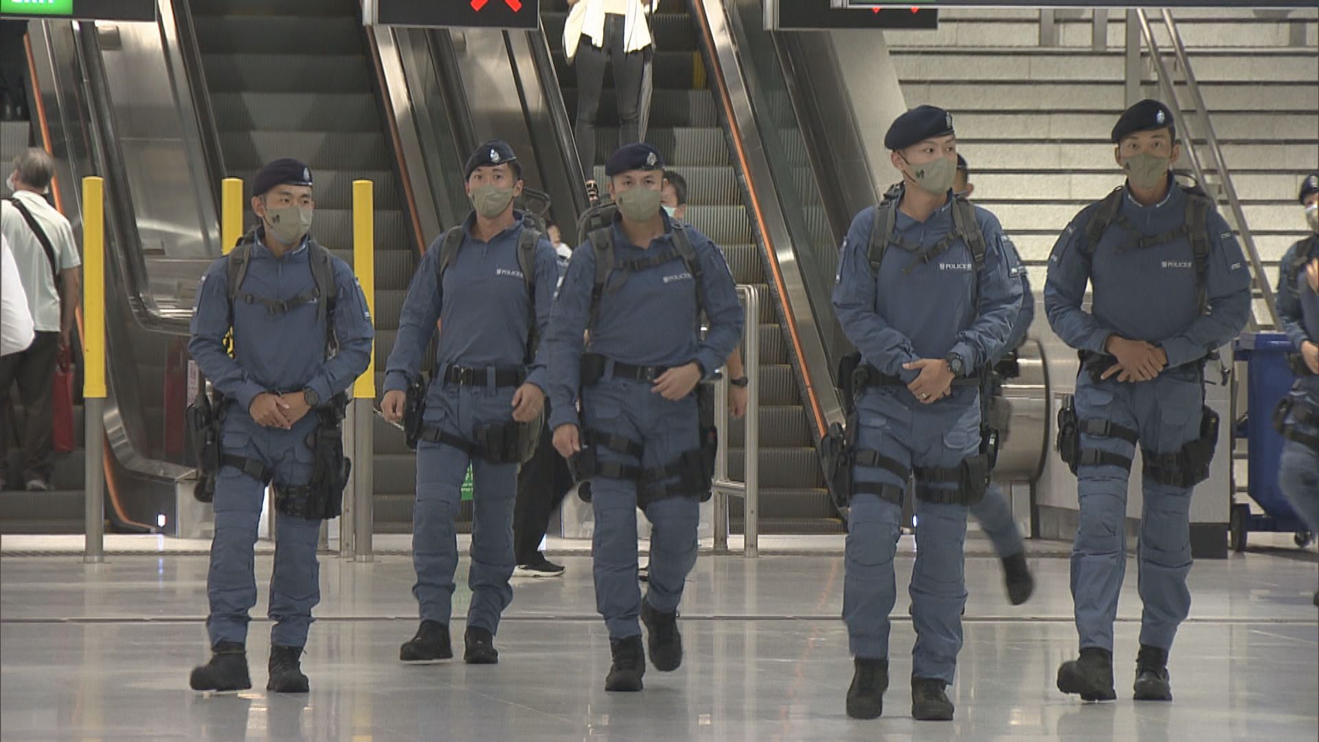 國慶日前夕　警方反恐戰術部隊到會展站巡邏戒備