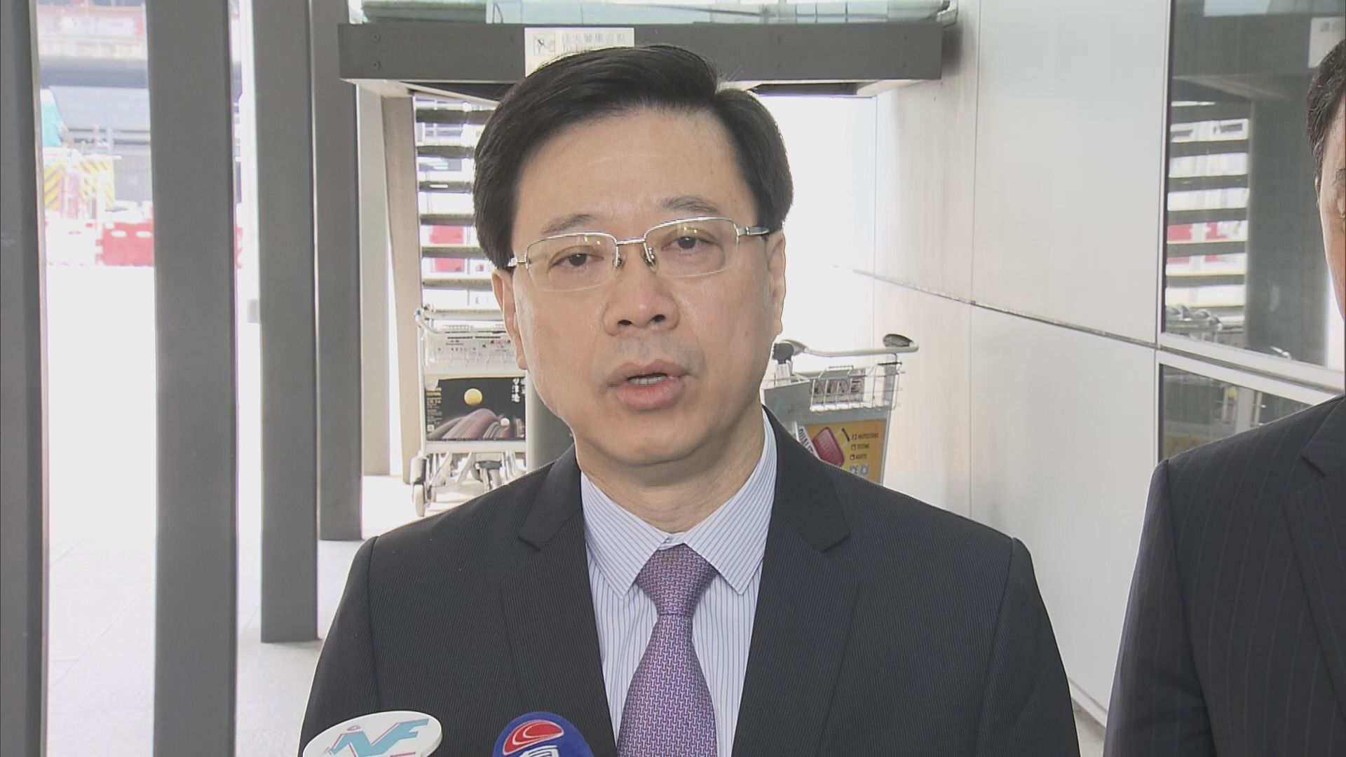 李家超否認犧牲航空安全