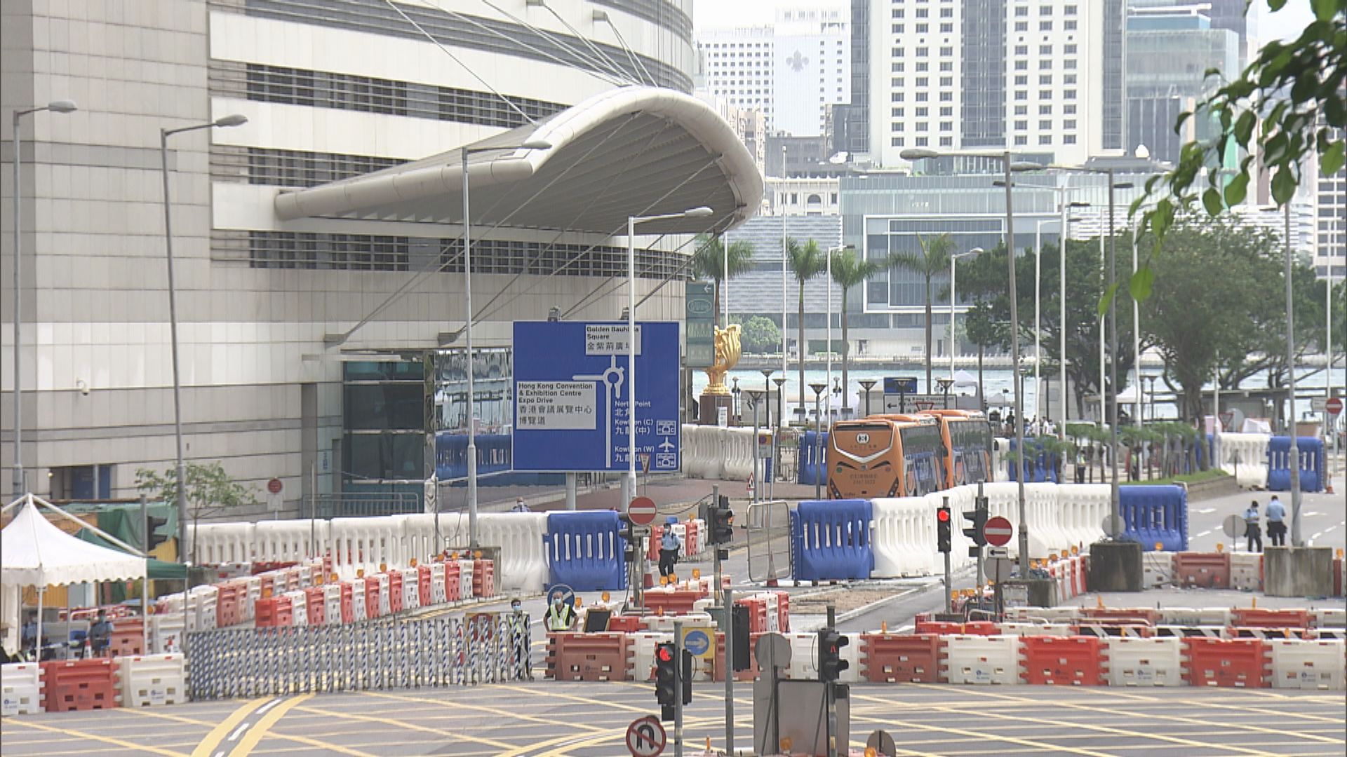 警方在會展及金紫荊廣場一帶布防　蕭澤頤到場巡視部署