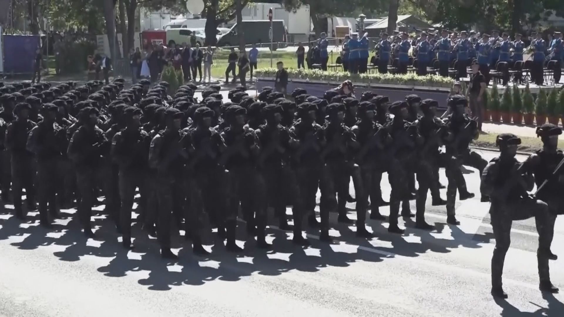 塞爾維亞大型閱兵　中國防空導彈亮相