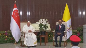 方濟各抵達新加坡訪問　與尚達曼和黃循財會面