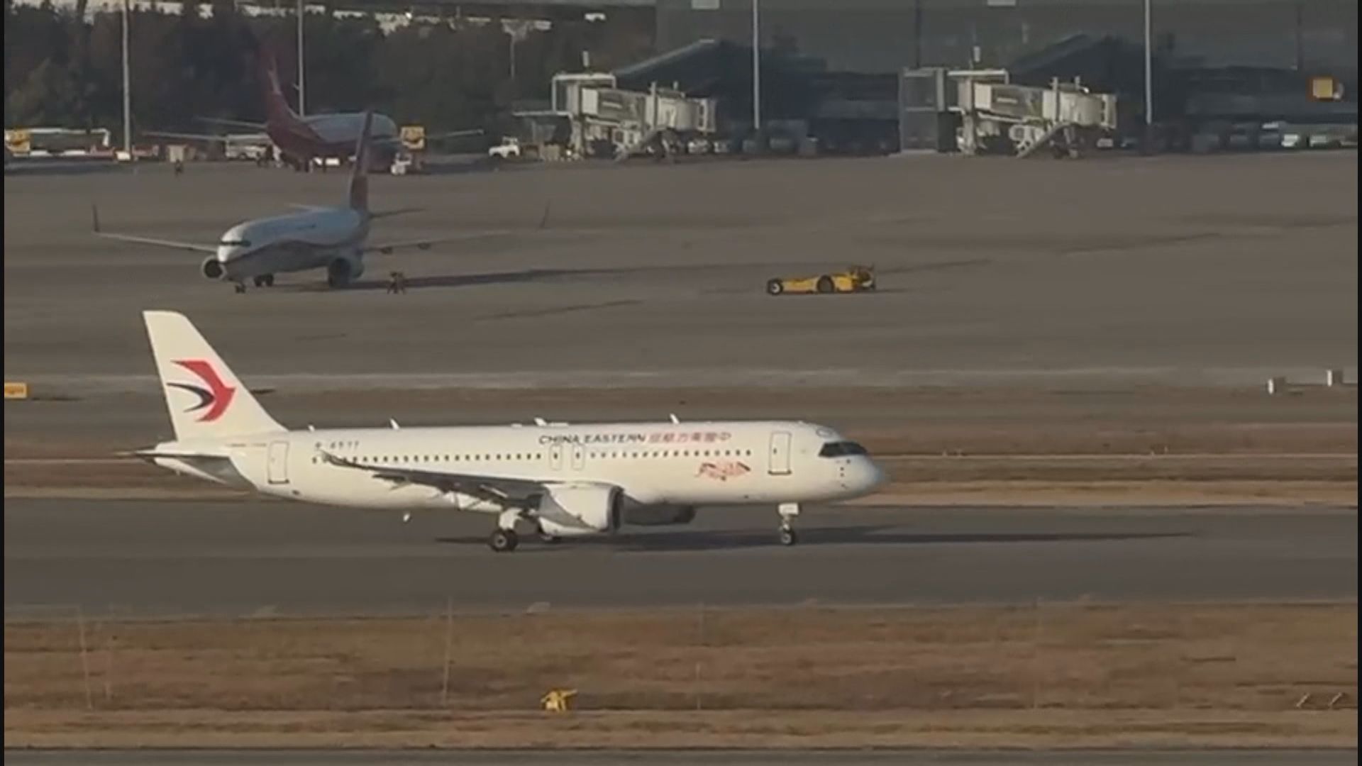 C919滬港首班商業航班啟航 上午約11時飛抵香港