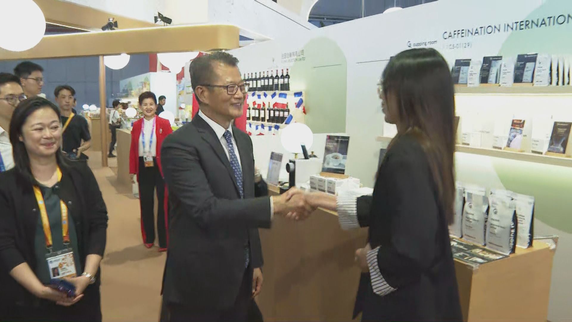 陳茂波到上海進博會香港展區 為香港中小企打氣