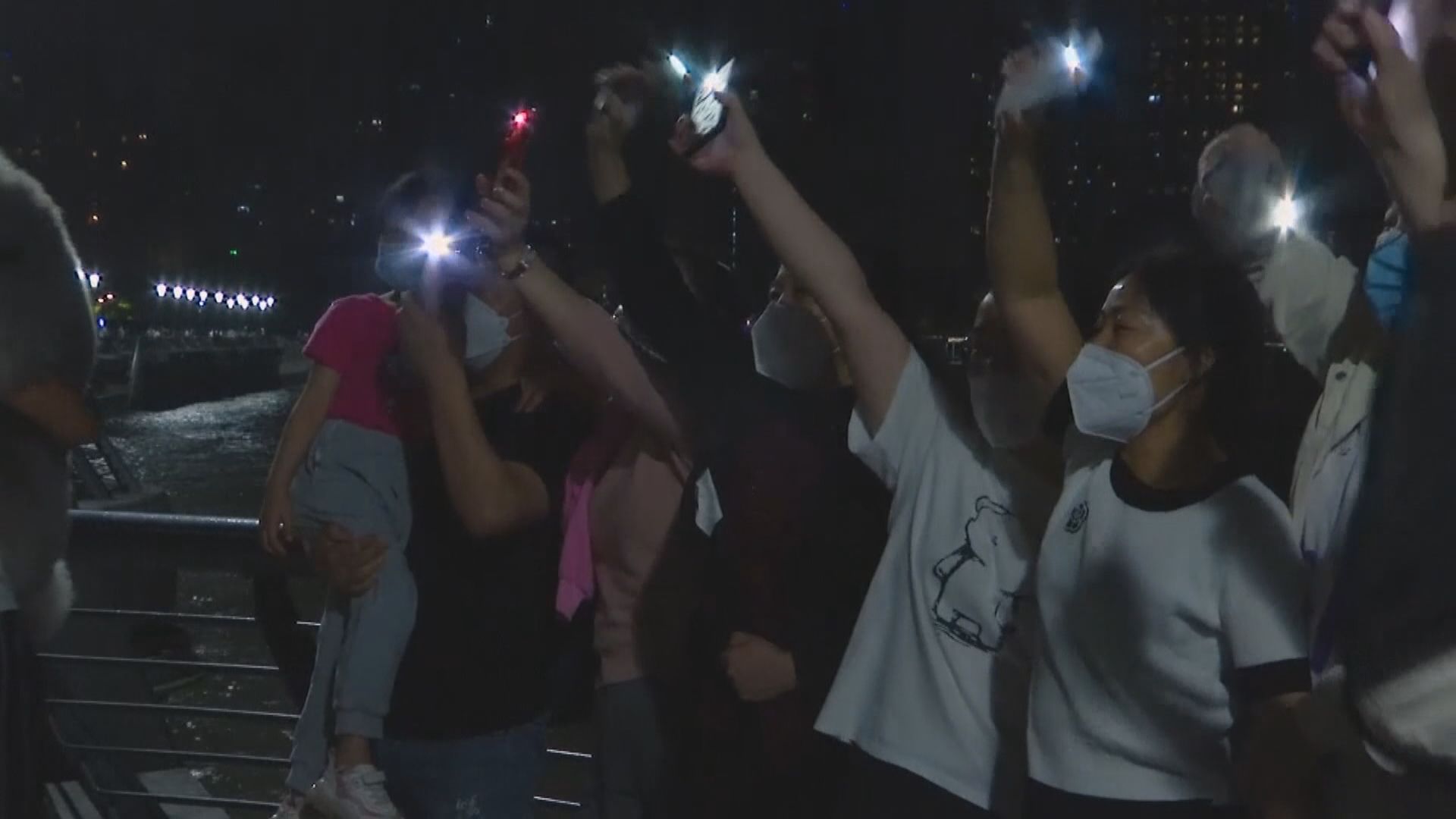 上海第三階段解封　民眾外出慶祝