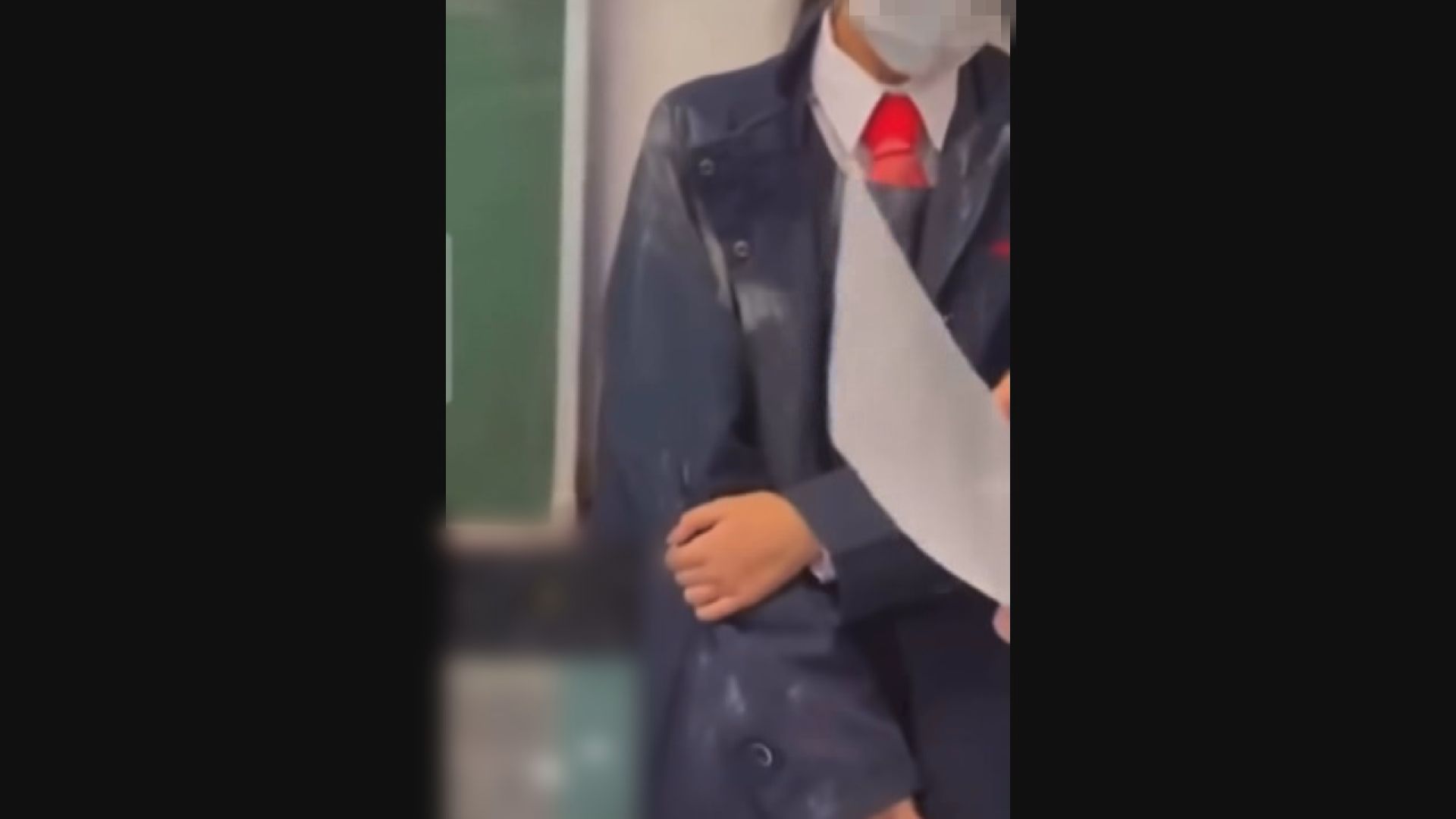 嘉諾撒聖心書院有學生校服滿布粉筆痕　校方稱24/25學年發生　已處分涉事學生