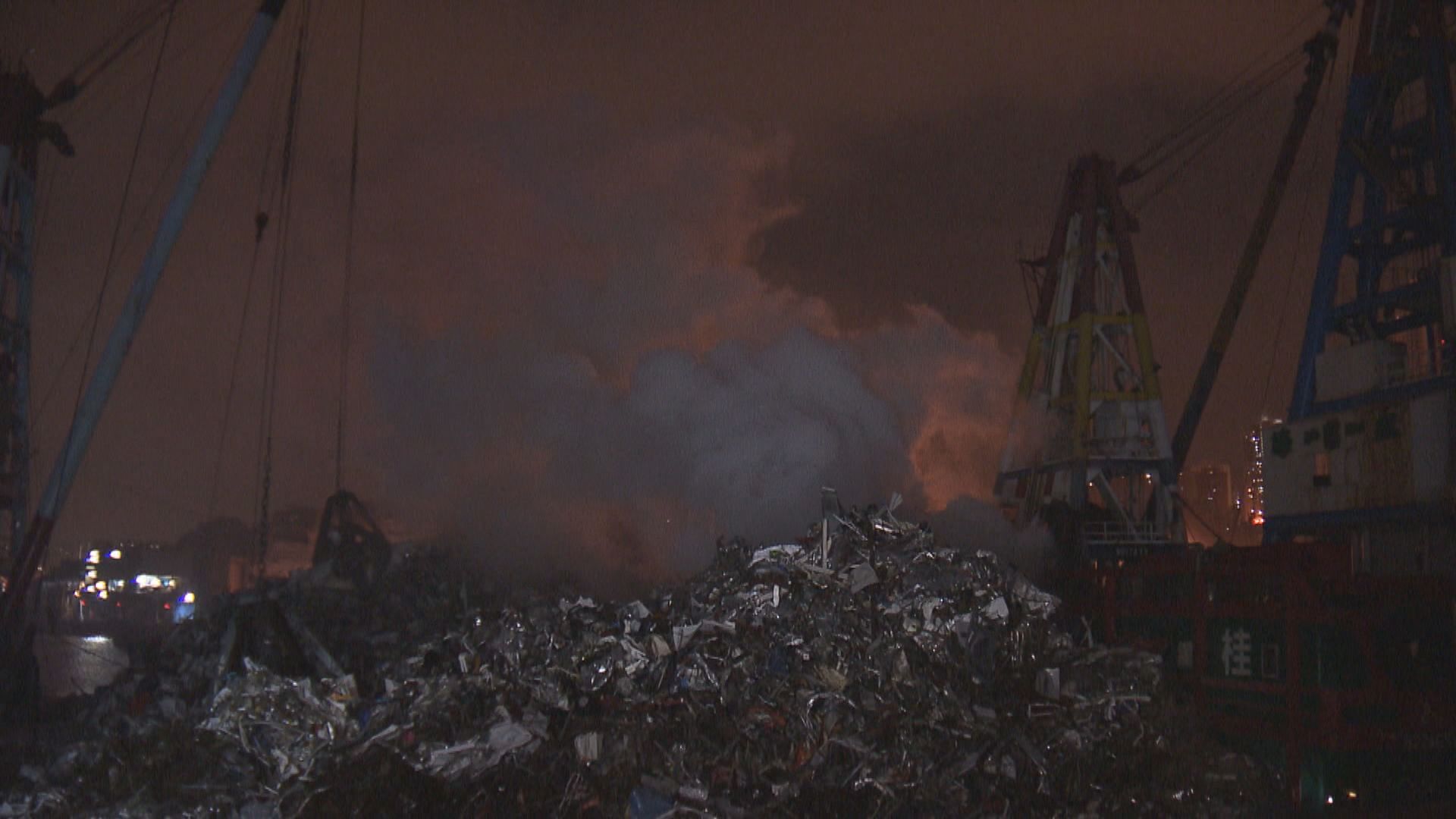 油塘物料回收躉船起火無人傷