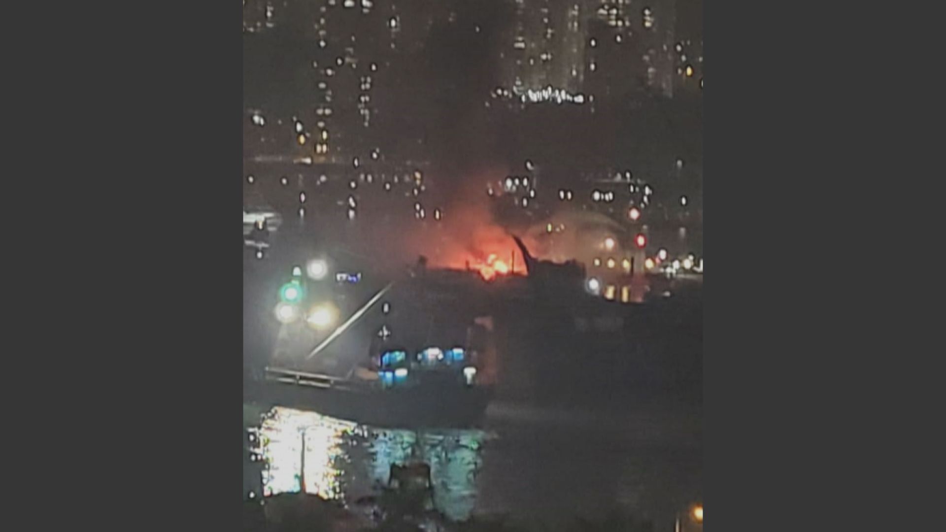 屯門避風塘漁船起火無人傷亡