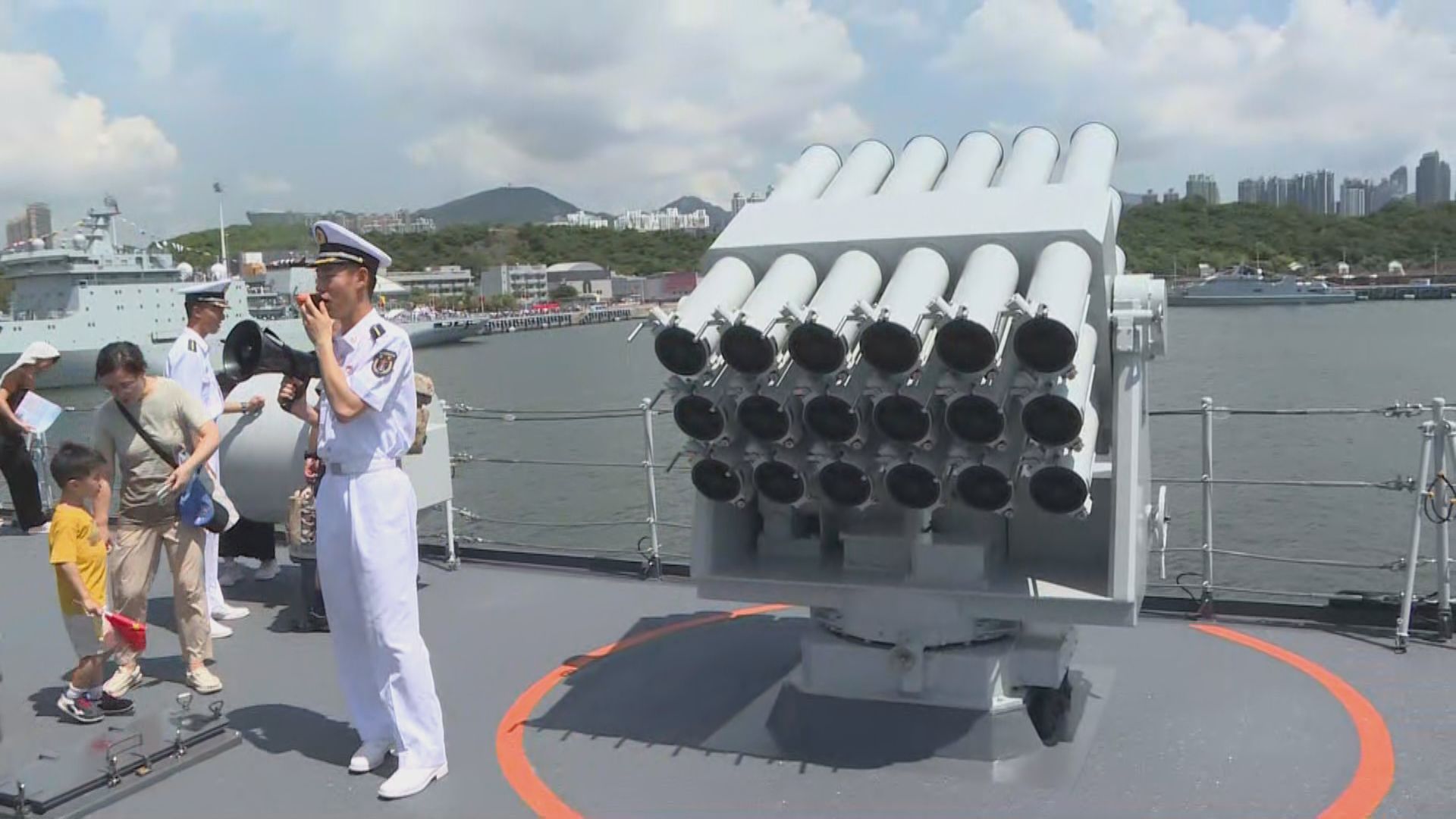 軍艦開放｜零距離接觸各款裝備　登艦旅客：很壯觀(陳樂陶報道)