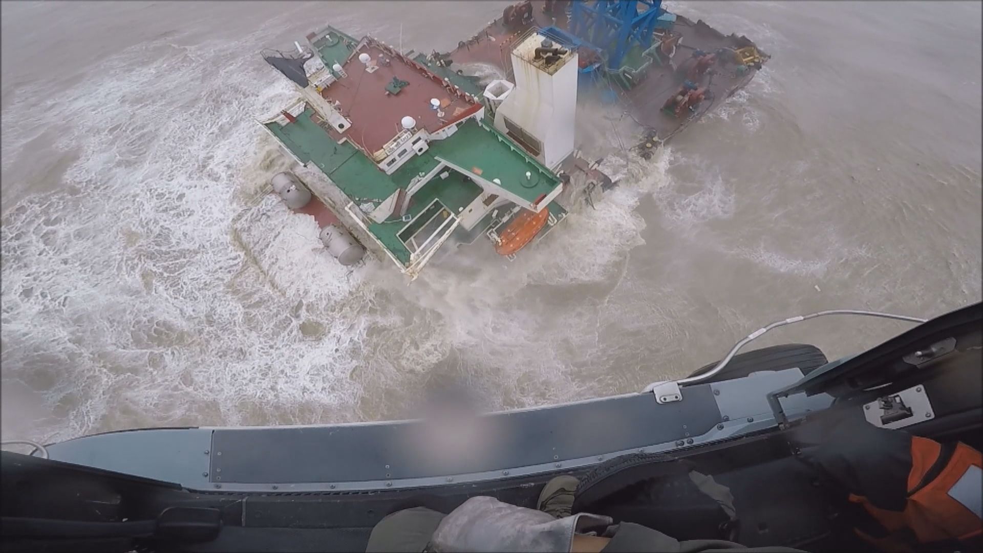 翻沉內地勘探船4人獲救　疑12人遇難14人仍失蹤