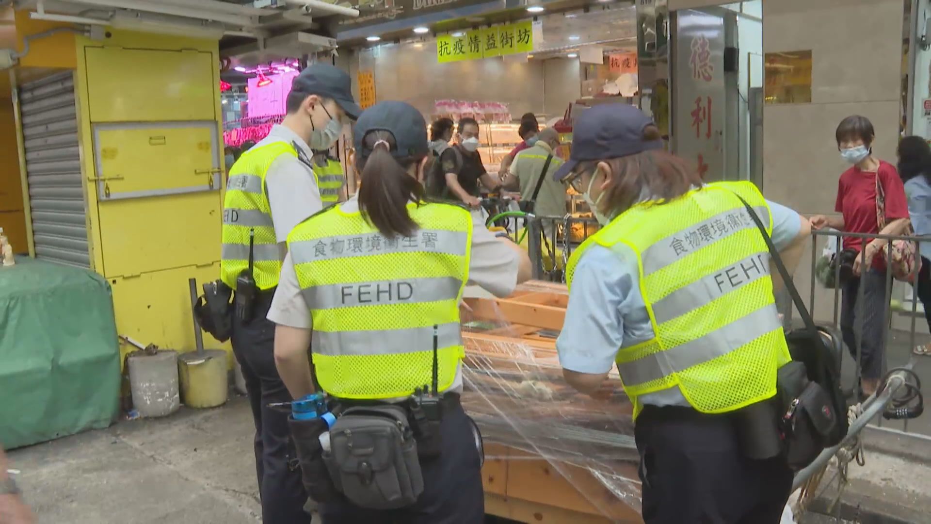食環署與警方即日起就店舖阻街嚴厲執法