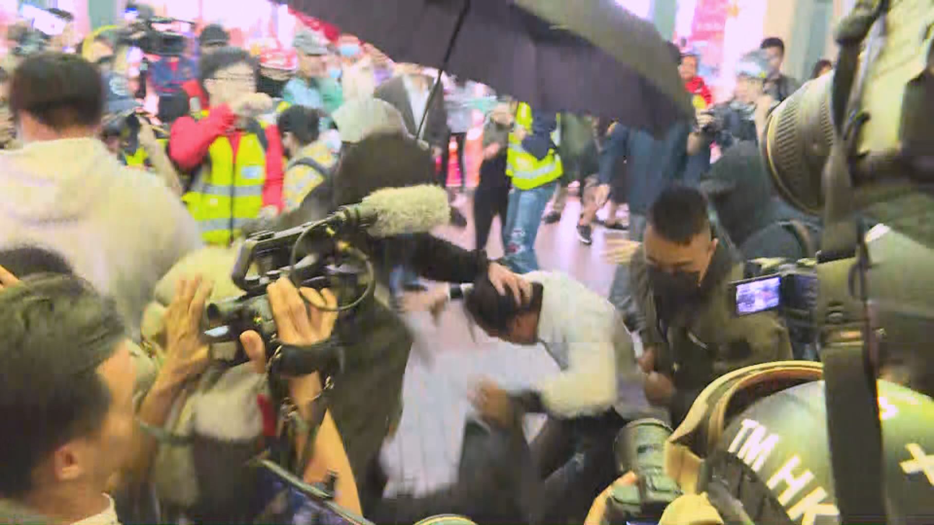 警員上水商場內施放胡椒噴霧　拘捕多人