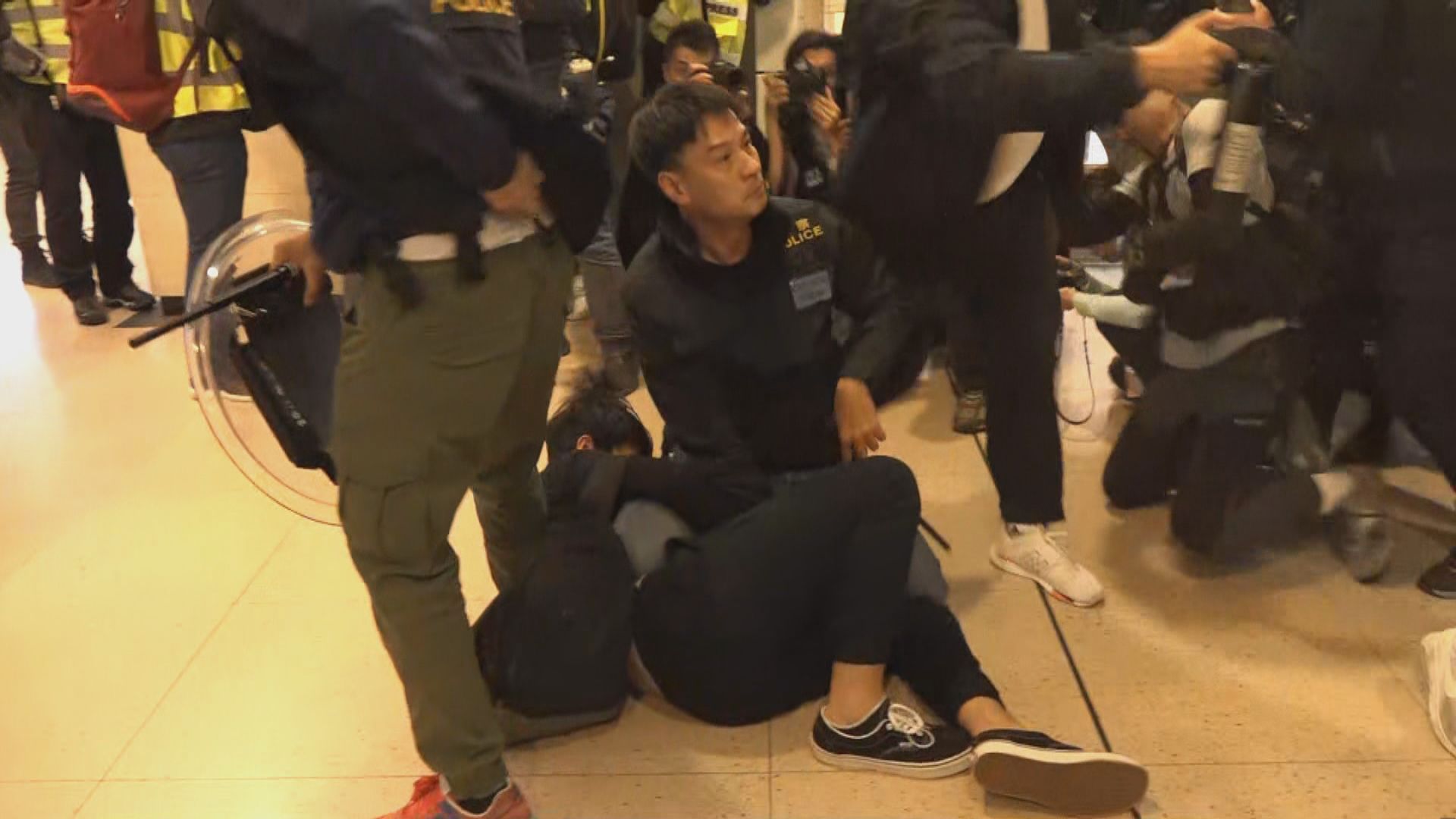 警方新城市廣場內施放胡椒噴霧制服多人