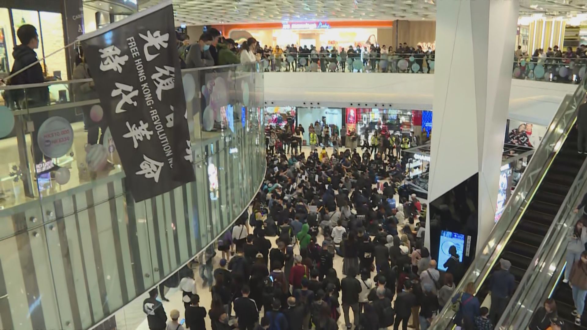 元朗721襲擊事件五個月　有市民在商場聚集