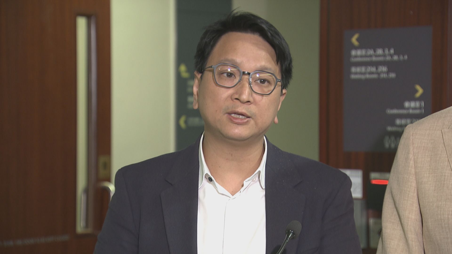 銀髮經濟｜議員倡推大門感應器等低成本樂齡科技　鼓勵長者使用