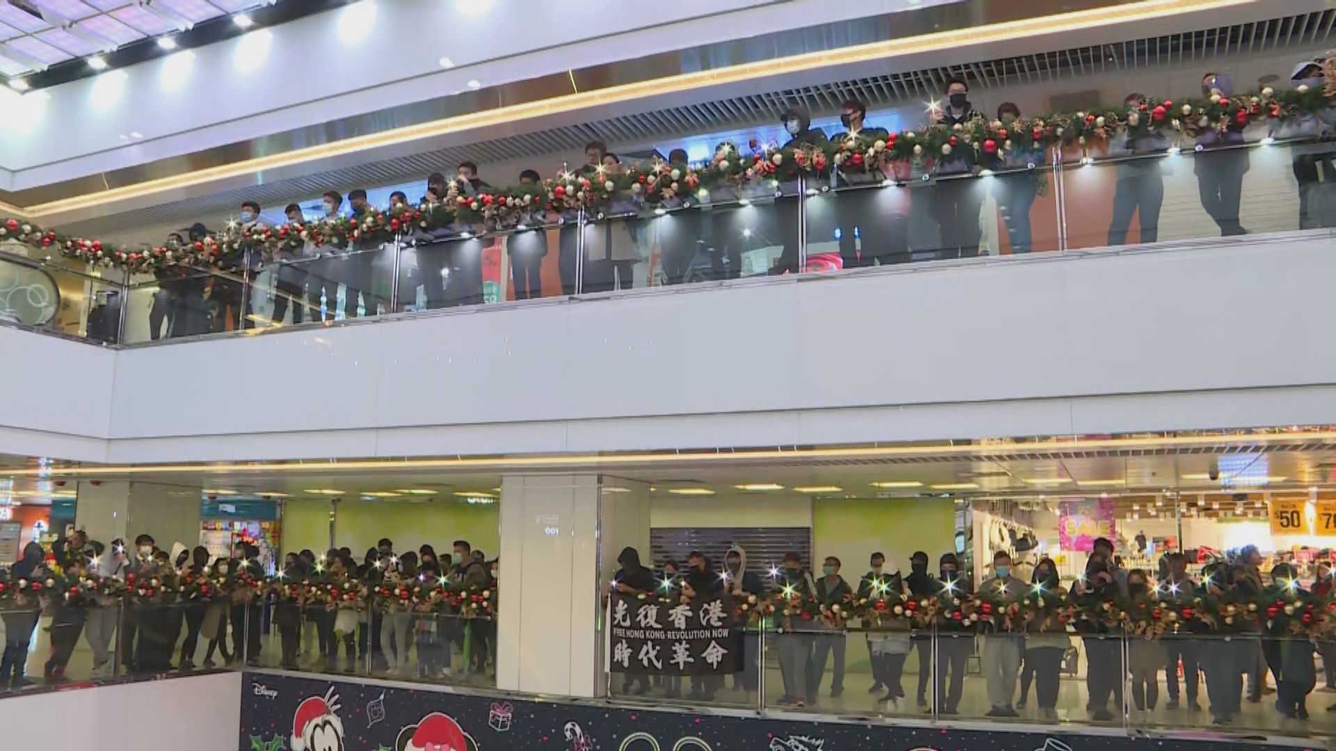 淘大商場有人聚集並一度與保安爭執