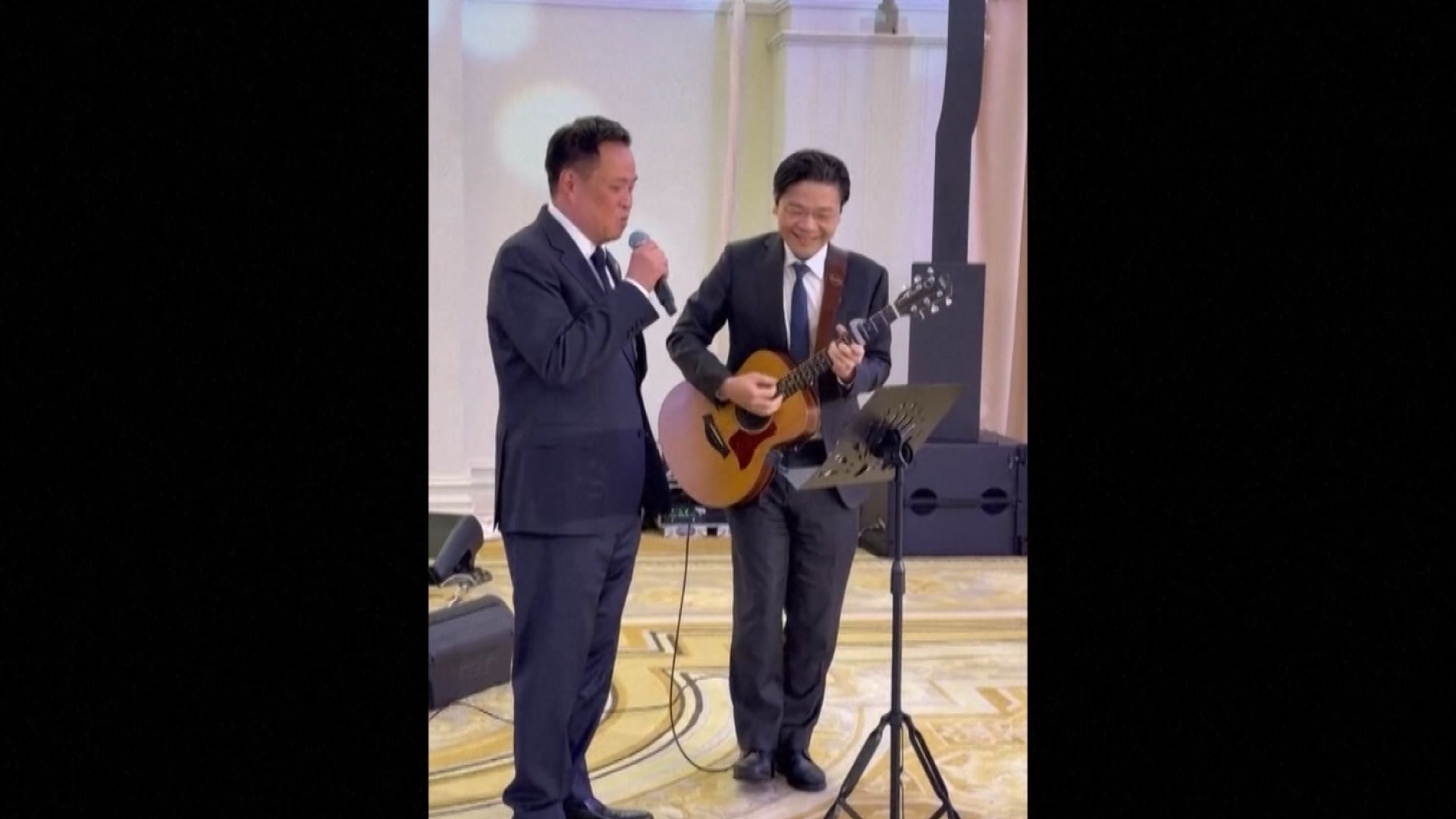 有片｜泰國新加坡領袖同台表演經典名曲《Let It Be》