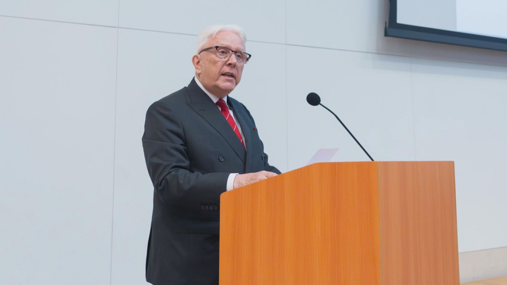 林定國邀前刑事檢控專員江樂士擔任國安研習班嘉賓