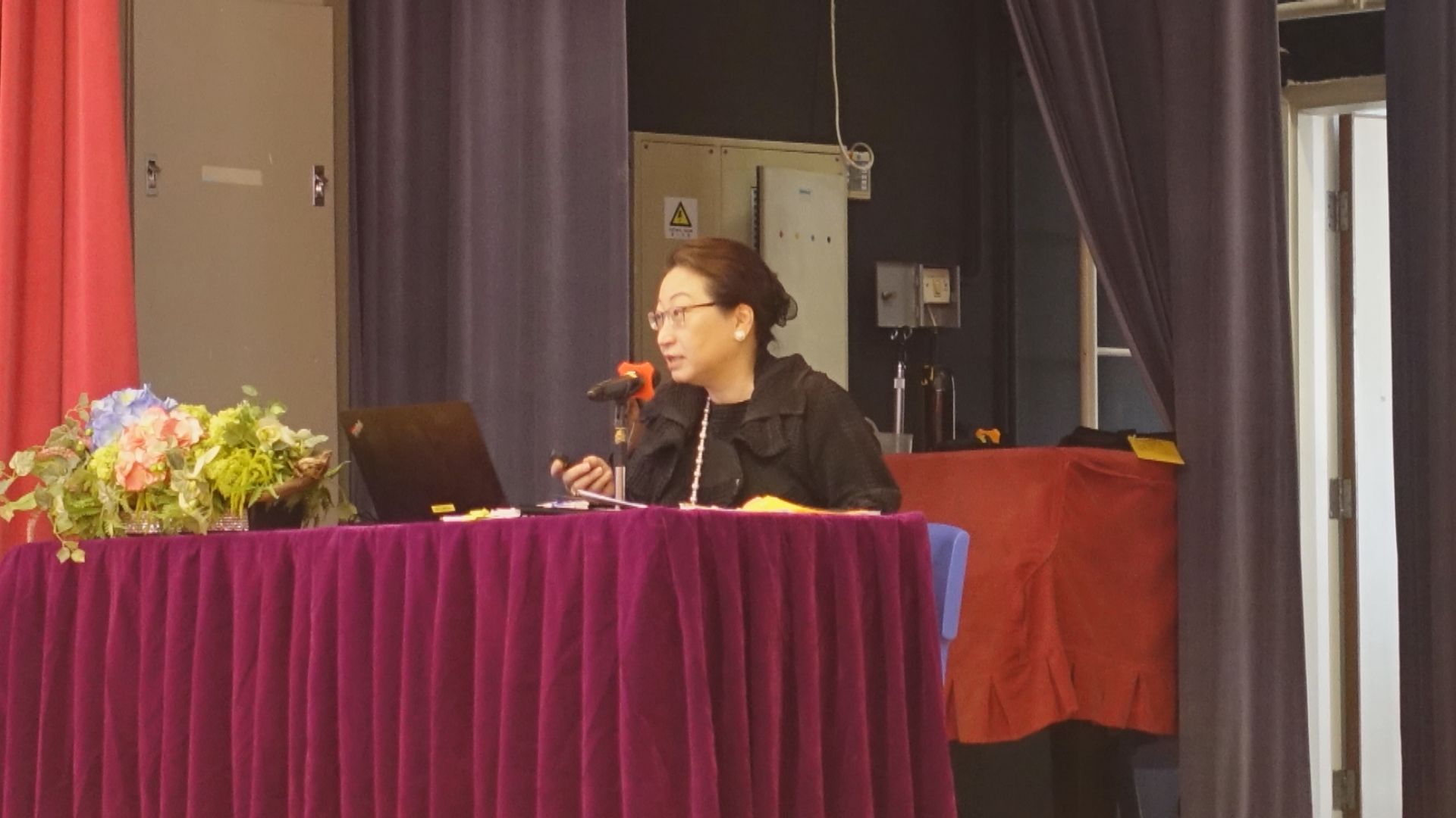 鄭若驊向過千名教師講解基本法和國家安全