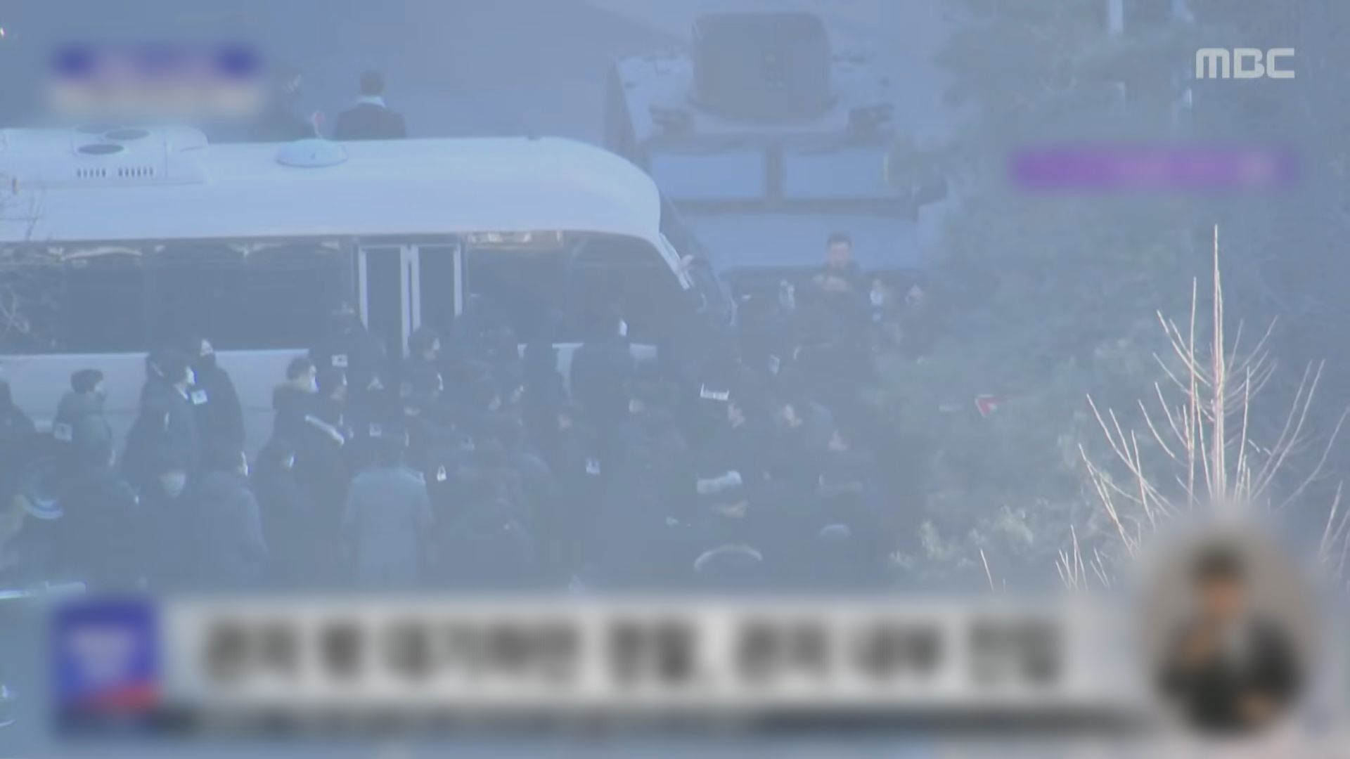 南韓執法人員與總統官邸警衛對峙多個小時後　決定暫停拘捕尹錫悅