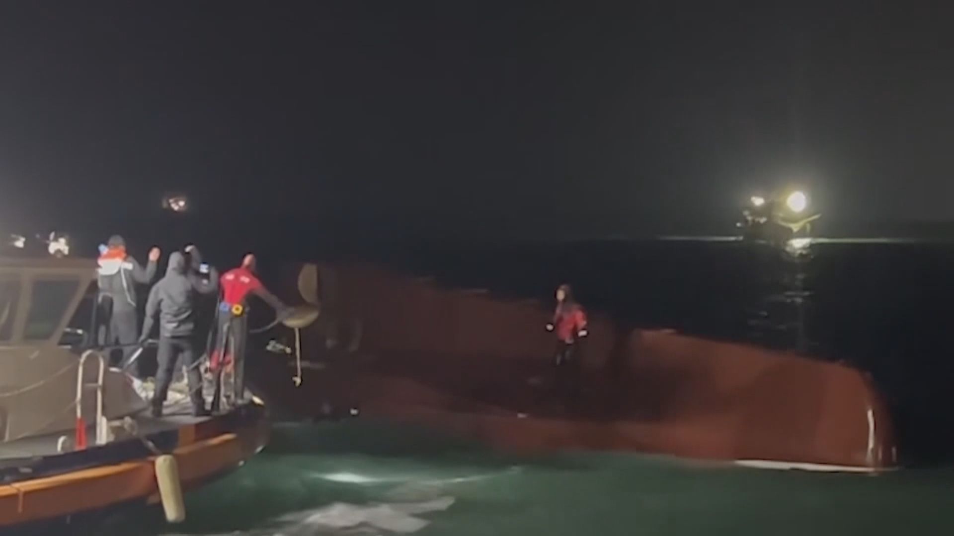 南韓全羅南道漁船翻沉　九人失蹤