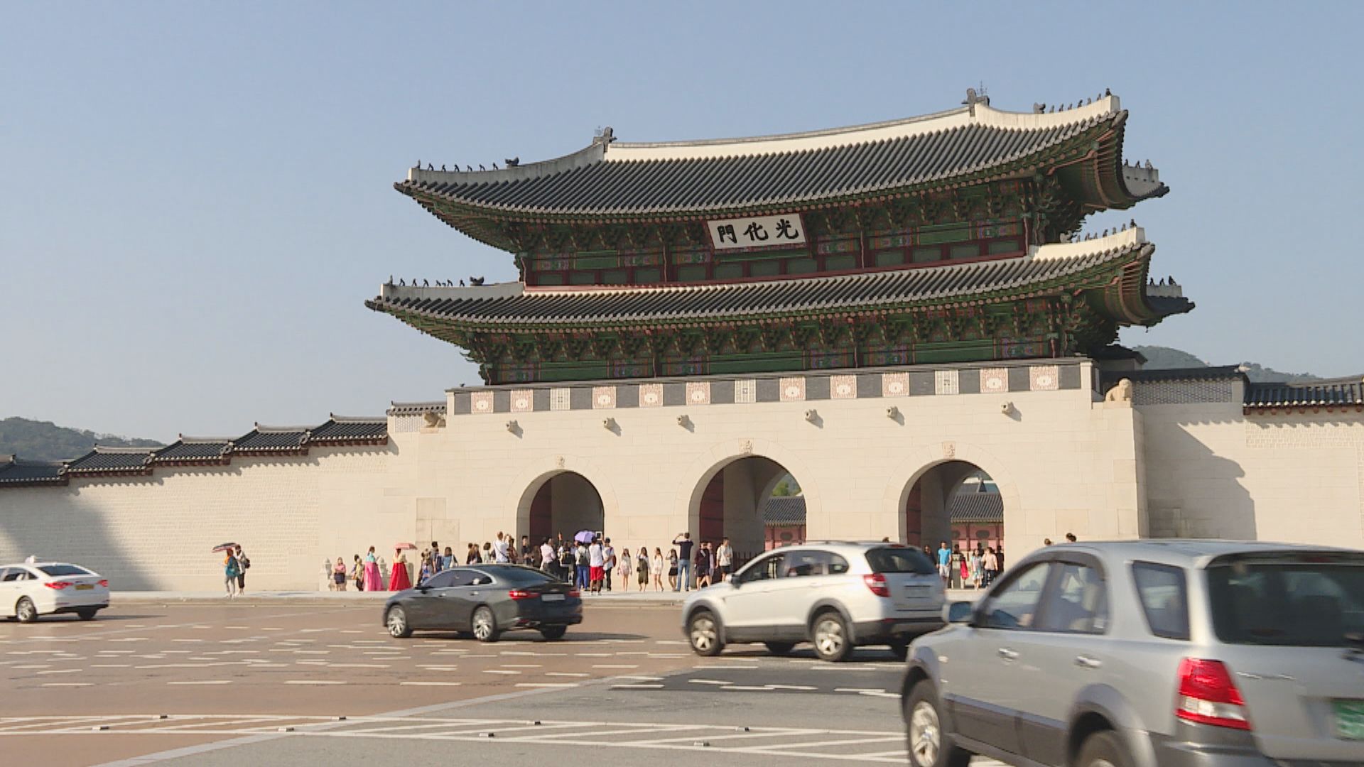 BTS回歸演唱會周六舉行　總統下令嚴防恐襲　首爾多個地鐵站將暫停寄存櫃服務