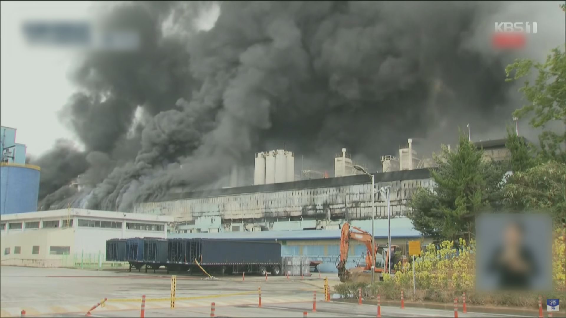 南韓光州輪胎工廠起火　火焰高達100米　疑預熱生橡膠肇禍