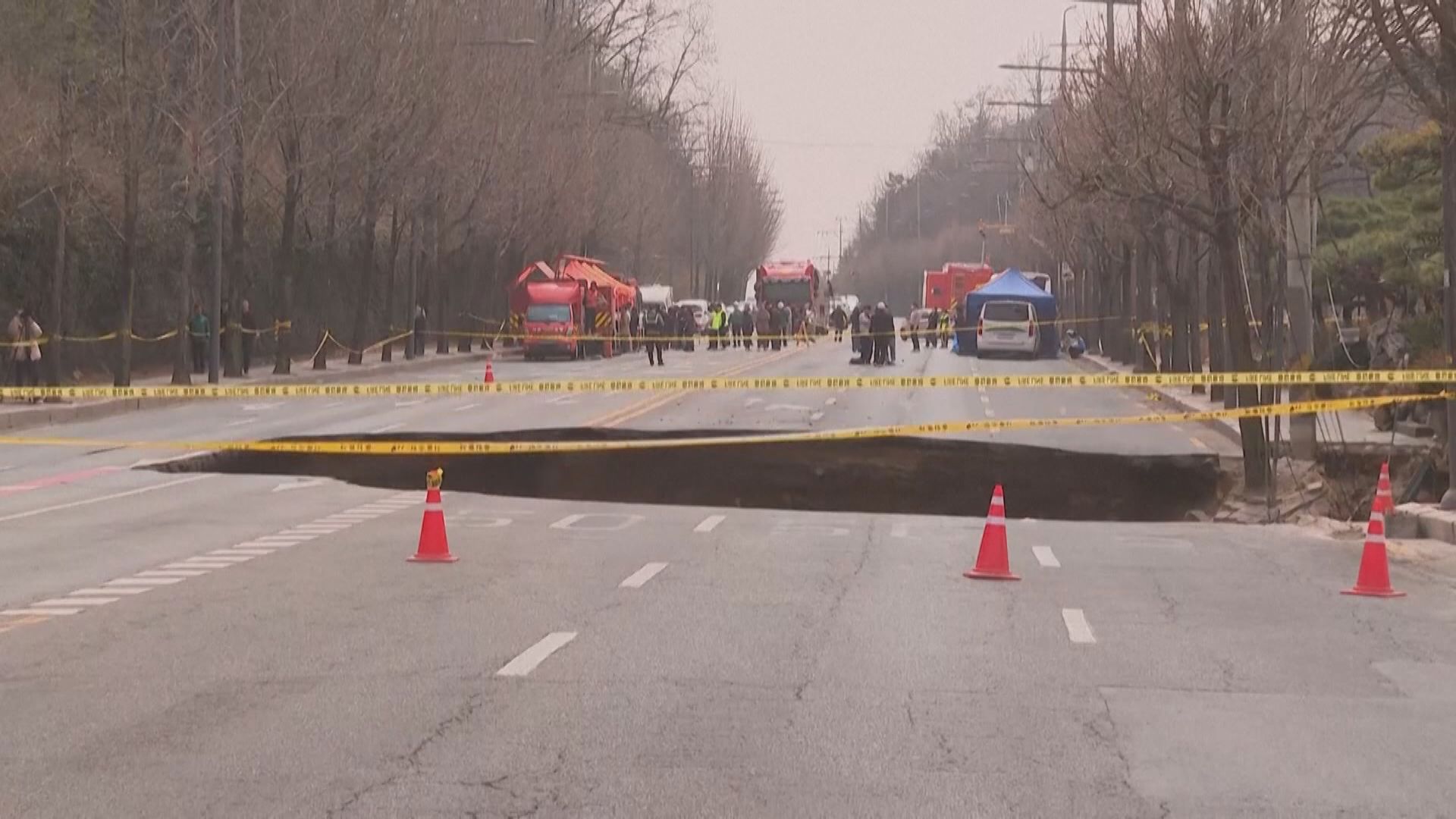 首爾馬路路陷　電單車司機跌入坑洞死亡