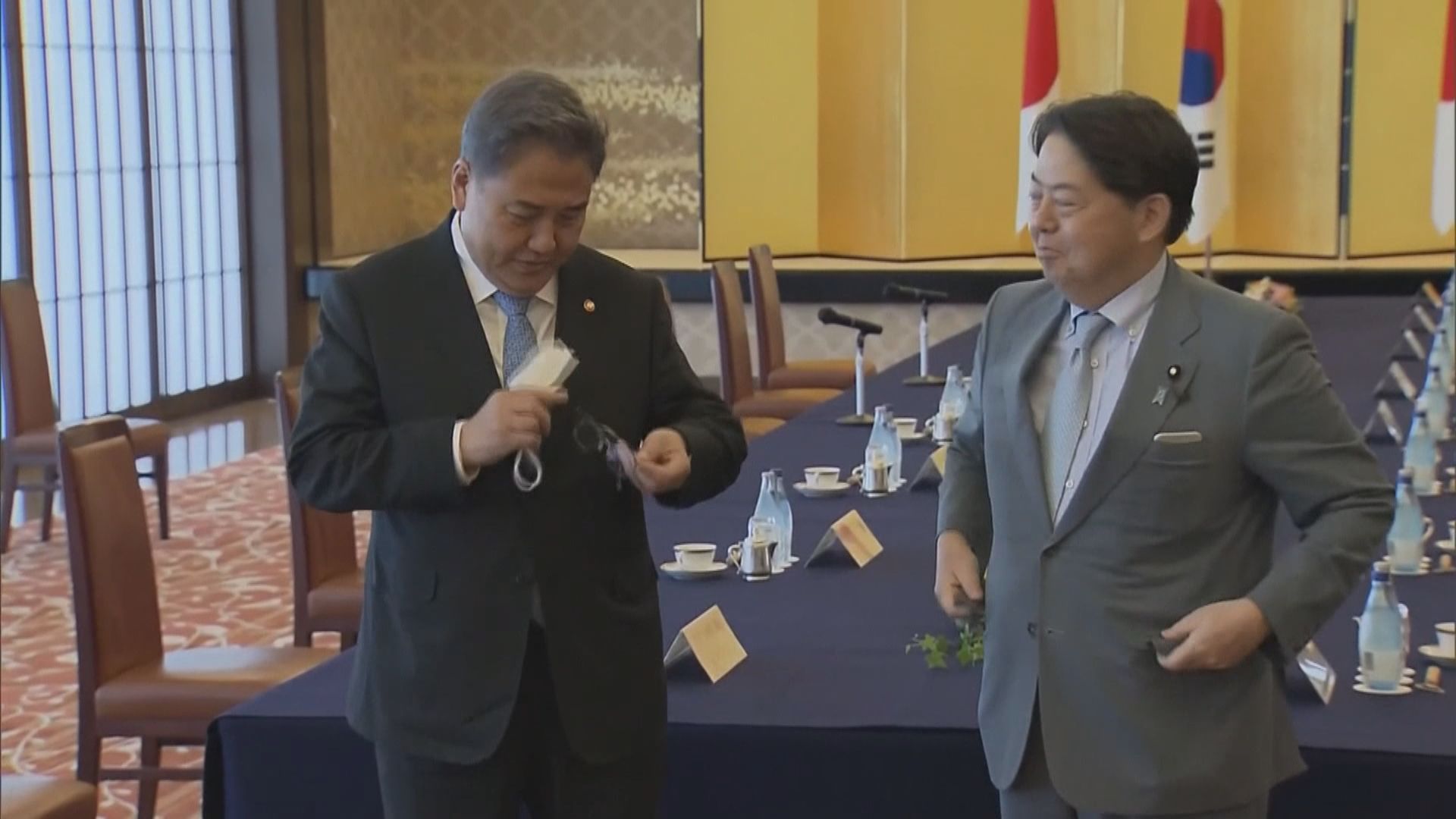 南韓外長朴振與日本外相林芳正會面