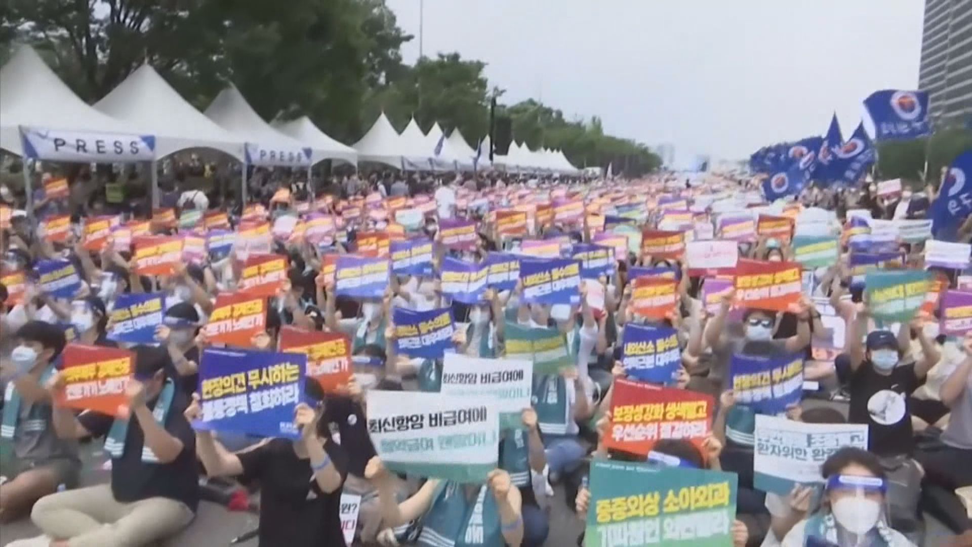 南韓確診病例急增醫生罷工　防疫工作雪上加霜